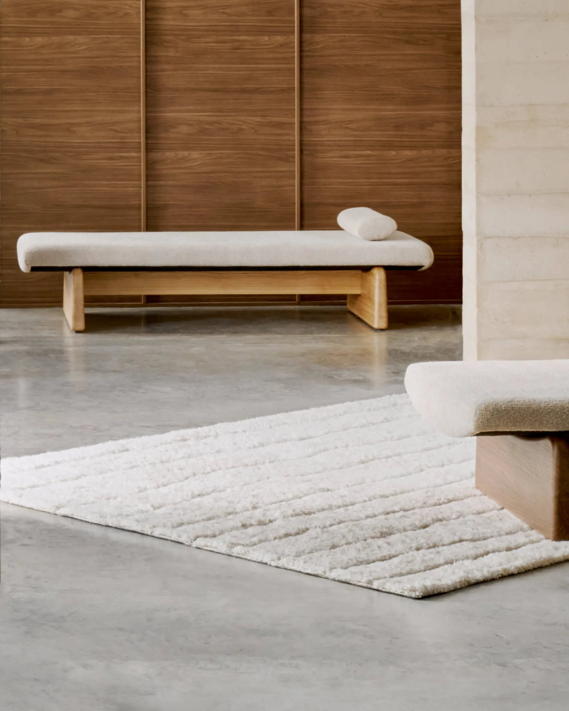 Moderner Teppich Nak Jacquard aus Wolle in Ecru, 200x300 cm, von Kave Home. Ideal für ein elegantes Wohnambiente.