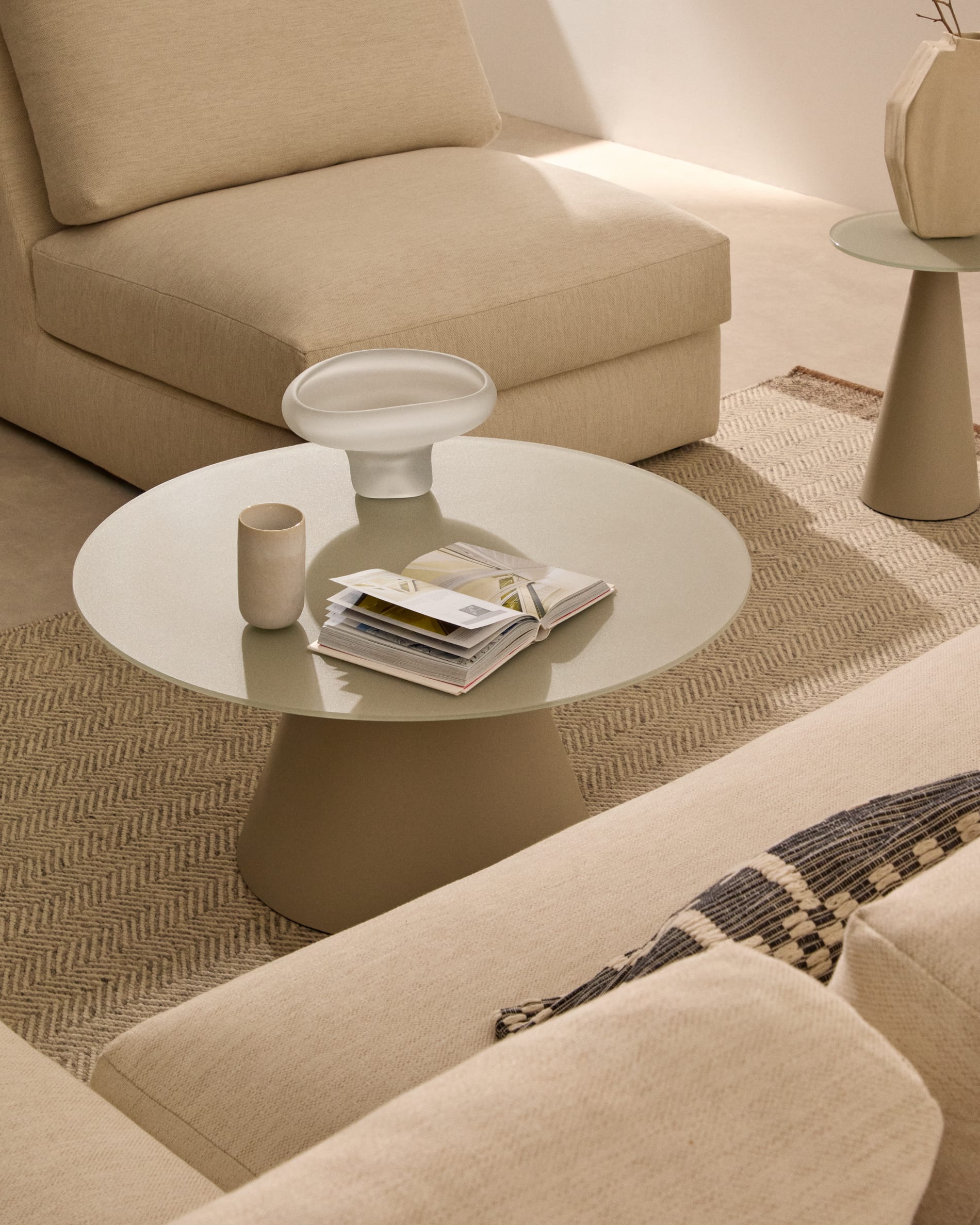 Hochwertiger Nifelia Jacquard-Teppich aus Wolle in Beige, 160 x 230 cm. Perfekt für stilvolle Räume, vereint Eleganz und Gemütlichkeit.