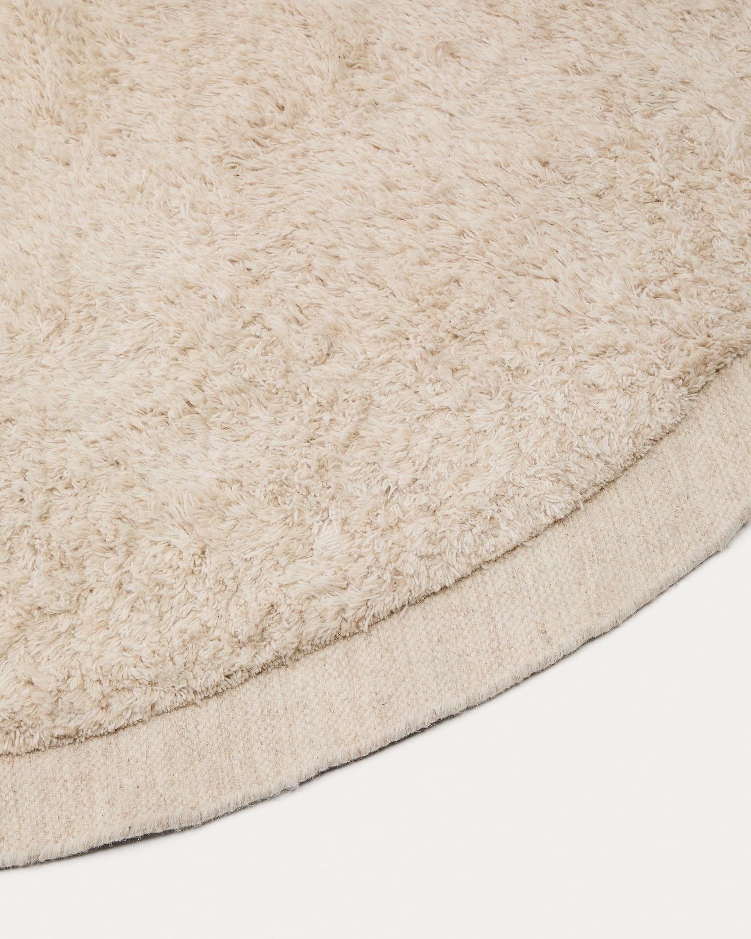 Eleganter runder Teppich Marely aus weißer Wolle, Ø 200 cm, von Kave Home. Perfekt für stilvolle und komfortable Räume.