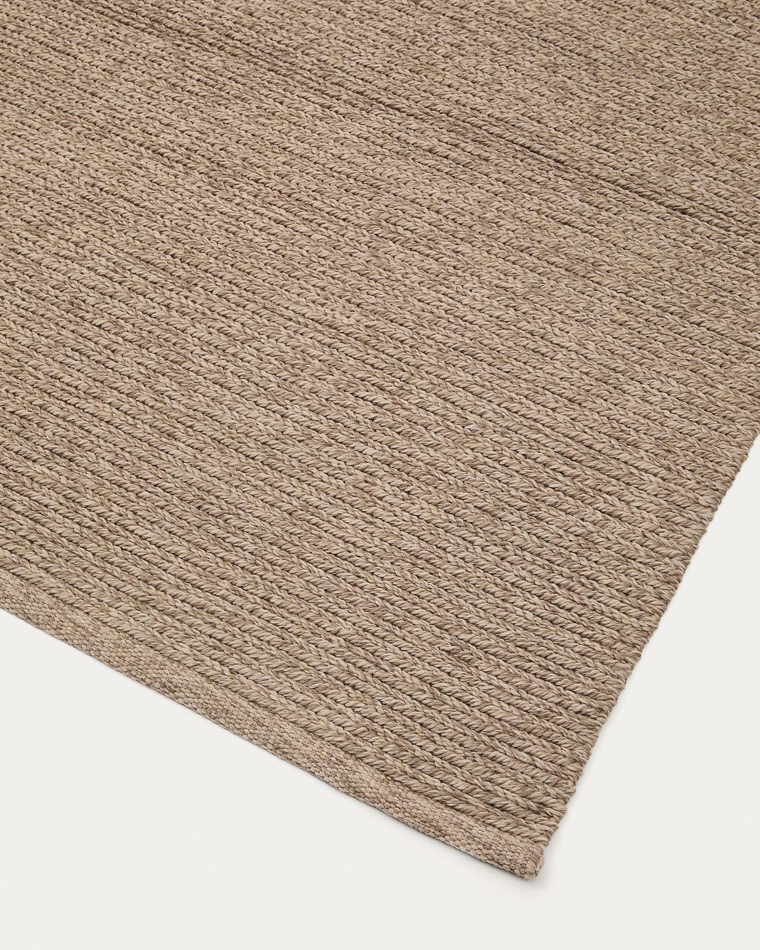 Eleganter, wetterfester Teppich in Taupe, 160x230 cm, ideal für stilvolle Outdoor-Bereiche.