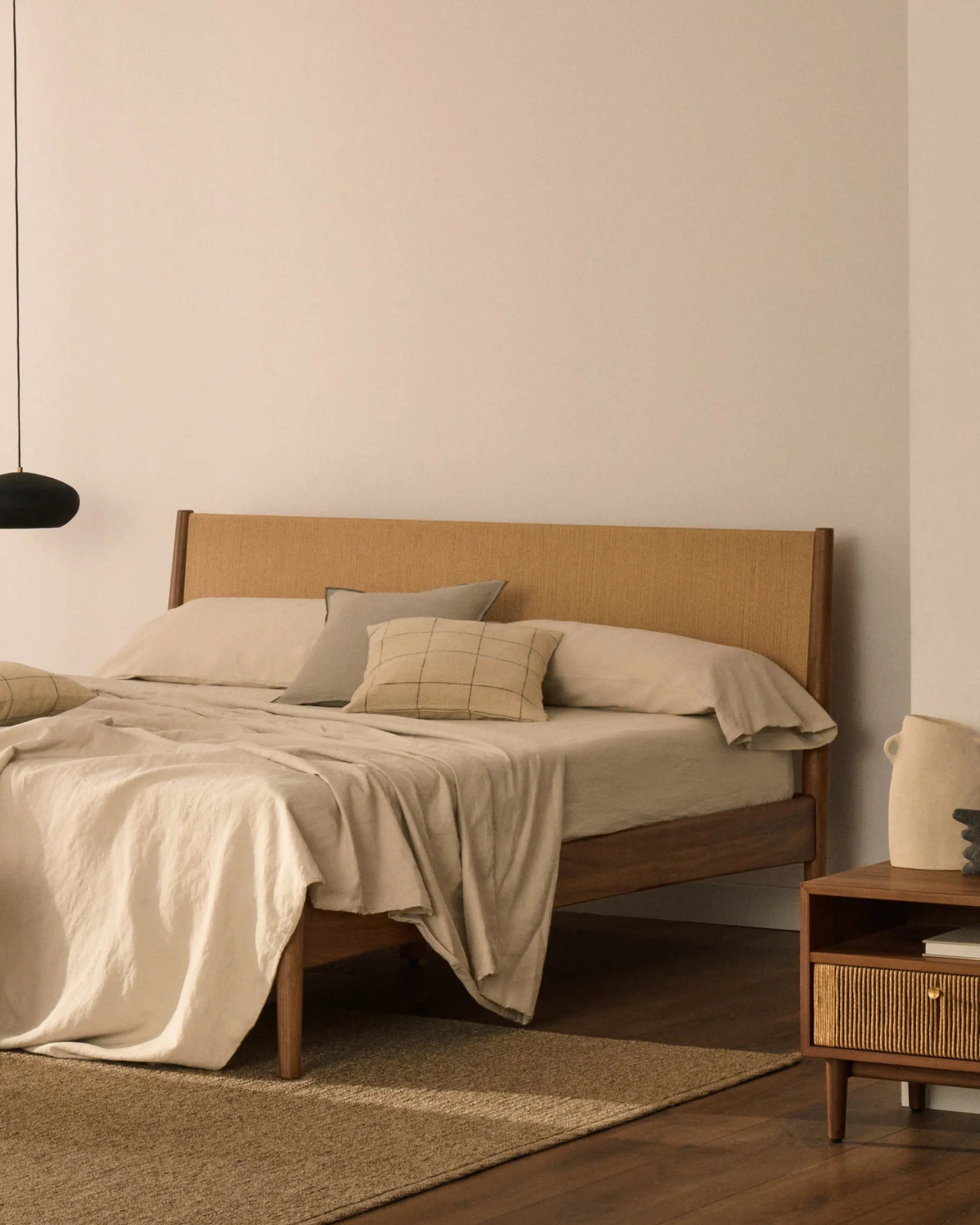 Moderner Teppich Galinda in Taupe, 160x230 cm, aus Kunstfasern. Stilvoll, robust und ideal für jeden Wohnraum.