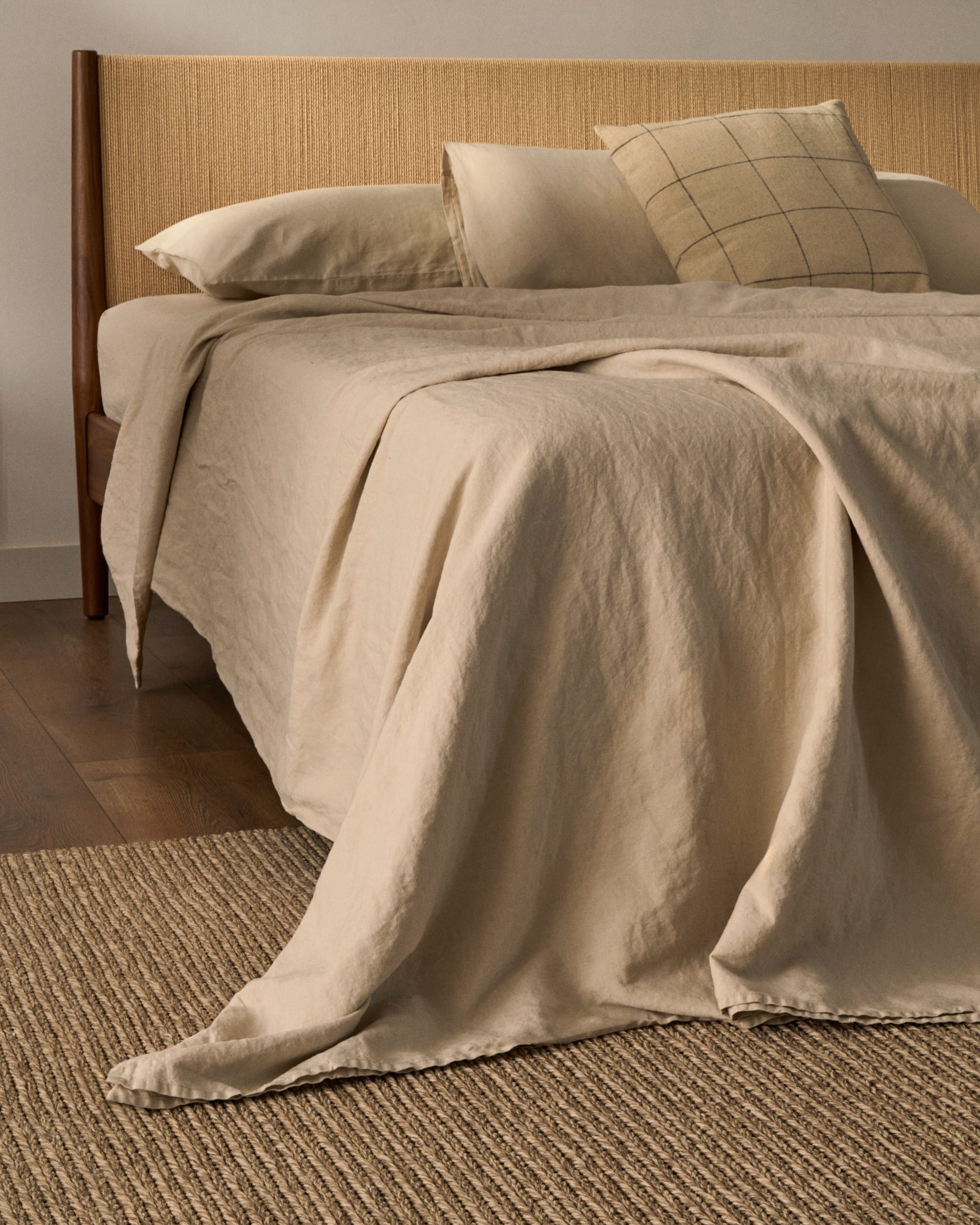 Eleganter, wetterfester Teppich in Taupe, 160x230 cm, ideal für stilvolle Outdoor-Bereiche.