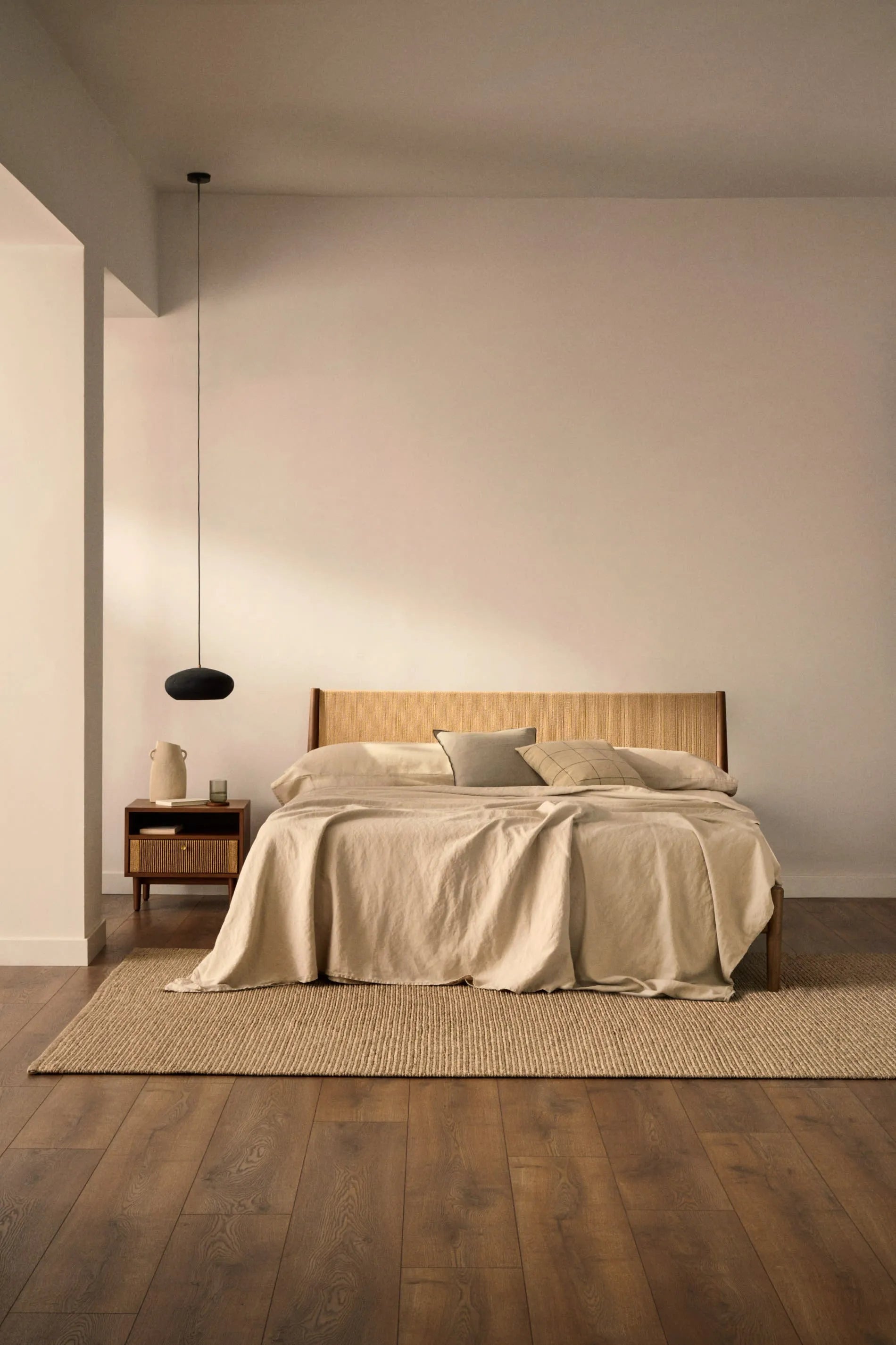 Moderner Teppich Galinda in Taupe, 160x230 cm, aus Kunstfasern. Stilvoll, robust und ideal für jeden Wohnraum.