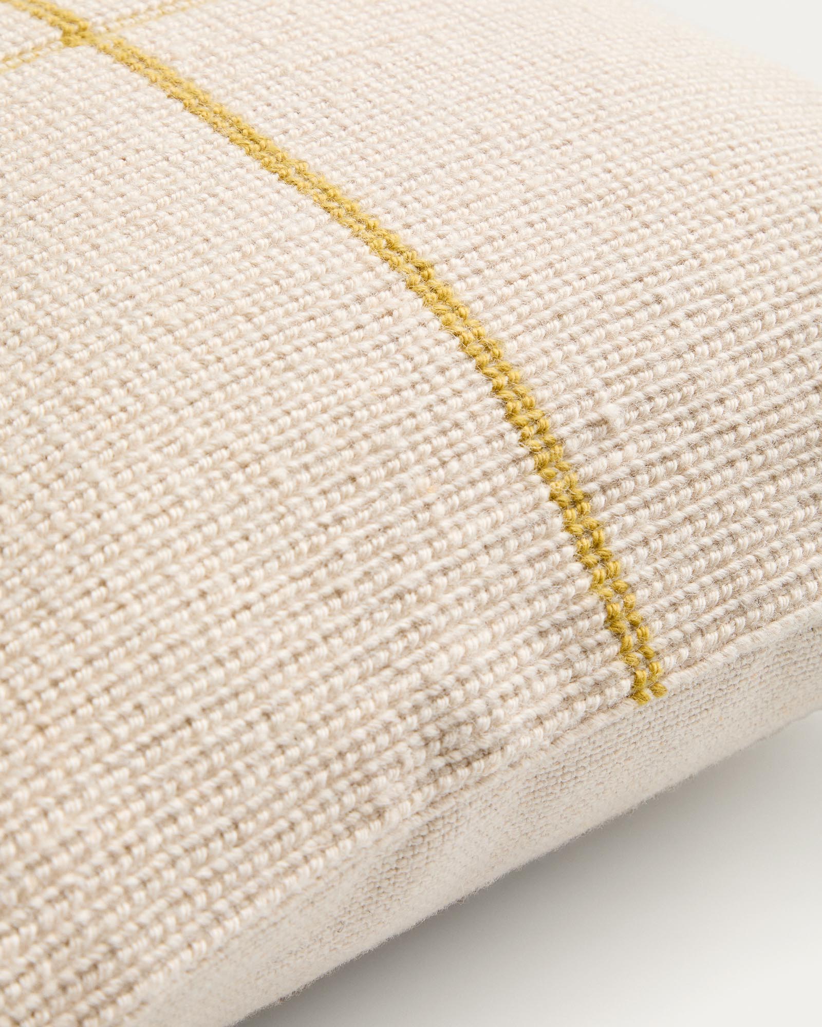 Heller, gelber Kissenbezug Atima aus 100 % PET Jacquard, ideal für Gartenmöbel, 45 x 45 cm, stilvoll und umweltfreundlich.