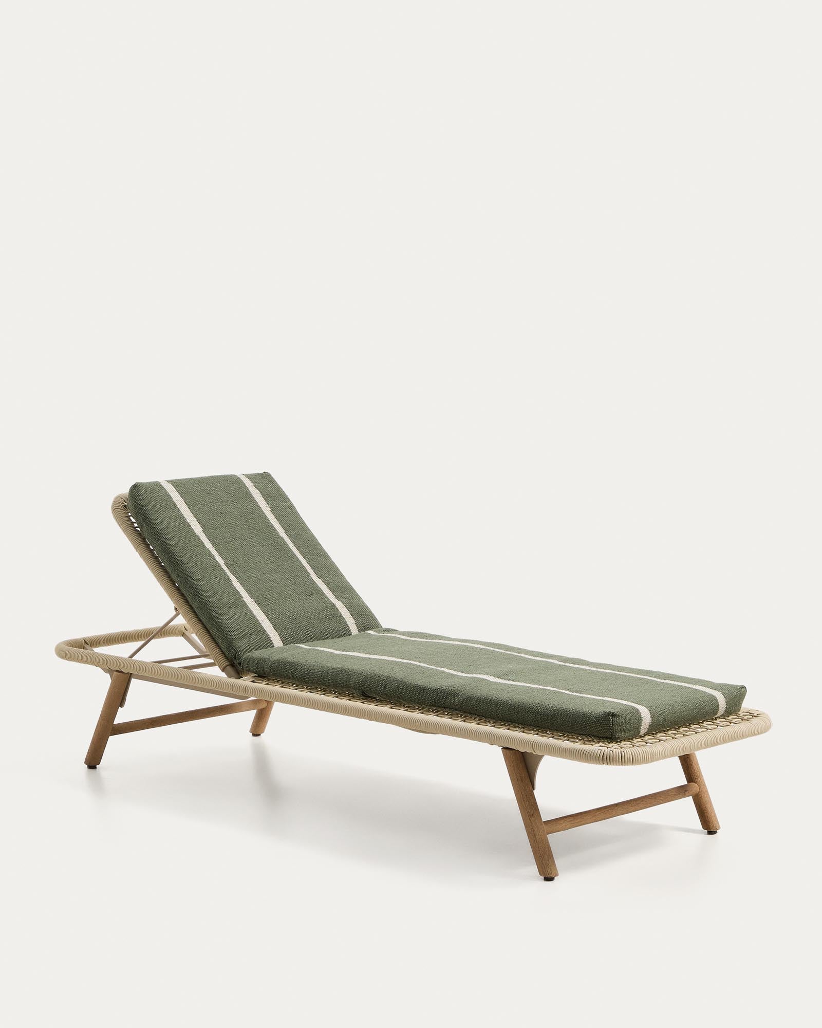 Sonnenliegekissen Daila in frischem Grün mit stilvollem Ikat-Design, gefertigt aus 100% PET, perfekt für entspannte Tage im Freien, Größe 50 x 175 cm.