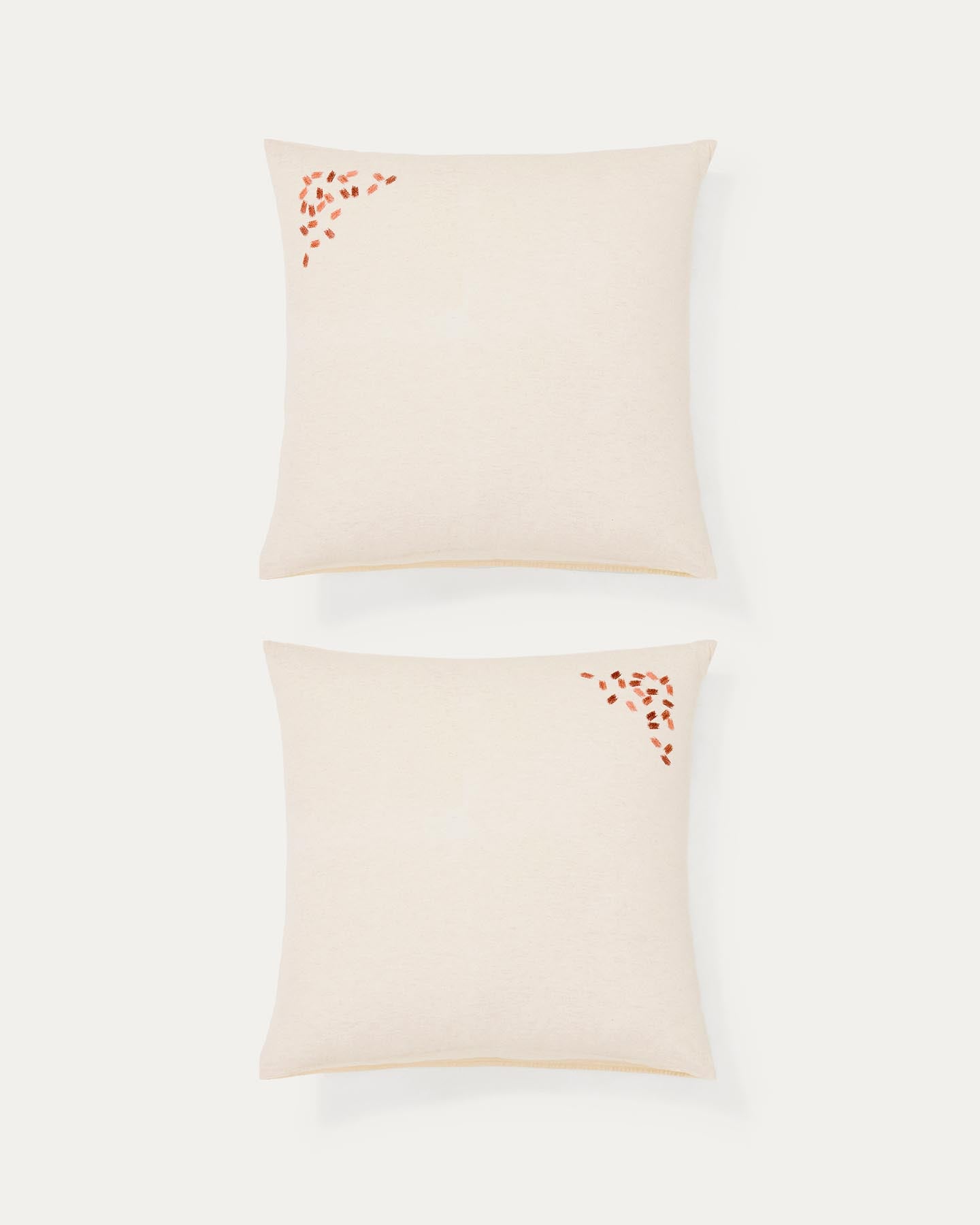 Set Virelda aus zwei Kopfkissenbezügen aus beiger Baumwolle und Leinen mit Stickerei, 65 x 65 cm in Ecru präsentiert im Onlineshop von KAQTU Design AG. Bettwäsche ist von Kave Home