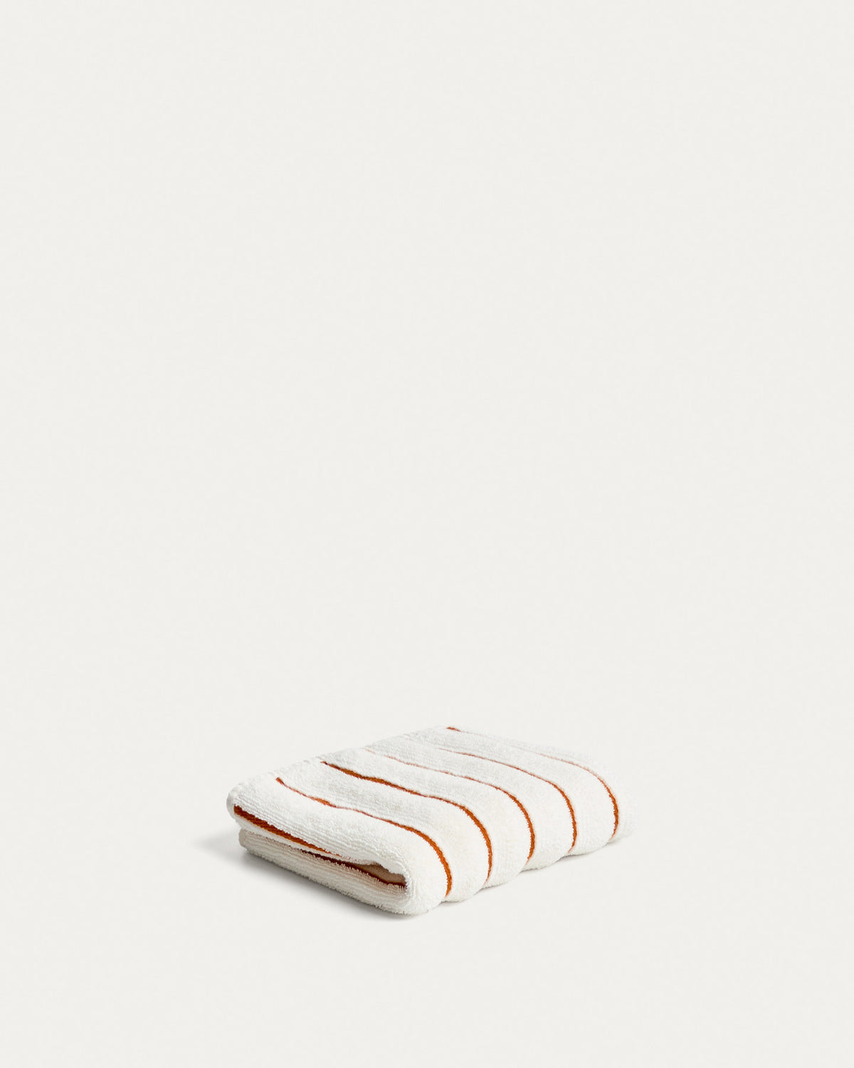 Handtuch Dorane aus 100 % Baumwolle mit orangefarbenen Streifen 30 x 50 cm in Orange, Beige präsentiert im Onlineshop von KAQTU Design AG. Handtuch ist von Kave Home