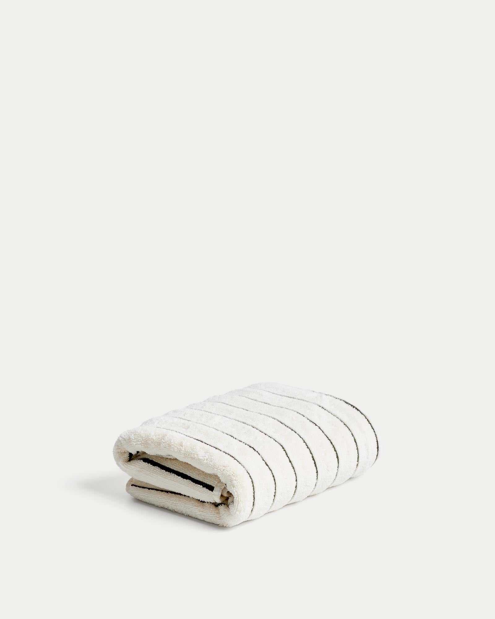 Handtuch Dorane aus 100 % Baumwolle mit grünen Streifen 50 x 90 cm in Grün präsentiert im Onlineshop von KAQTU Design AG. Handtuch ist von Kave Home