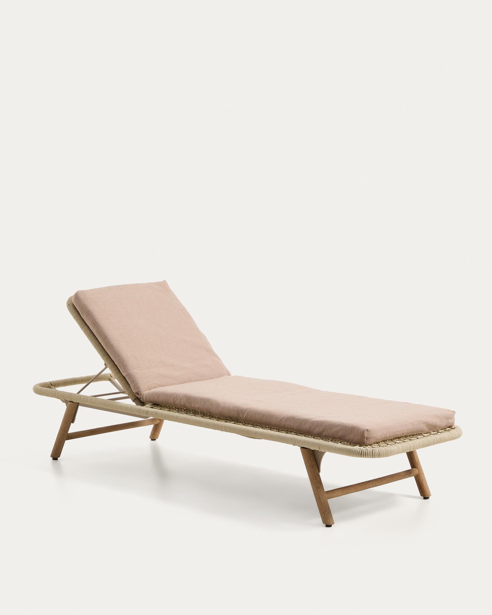 Beiges Sonnenliegekissen Maoni, 50 x 175 cm, aus recyceltem PET, ideal für Gartenmöbel, vereint Komfort und Nachhaltigkeit für entspannte Stunden im Freien.
