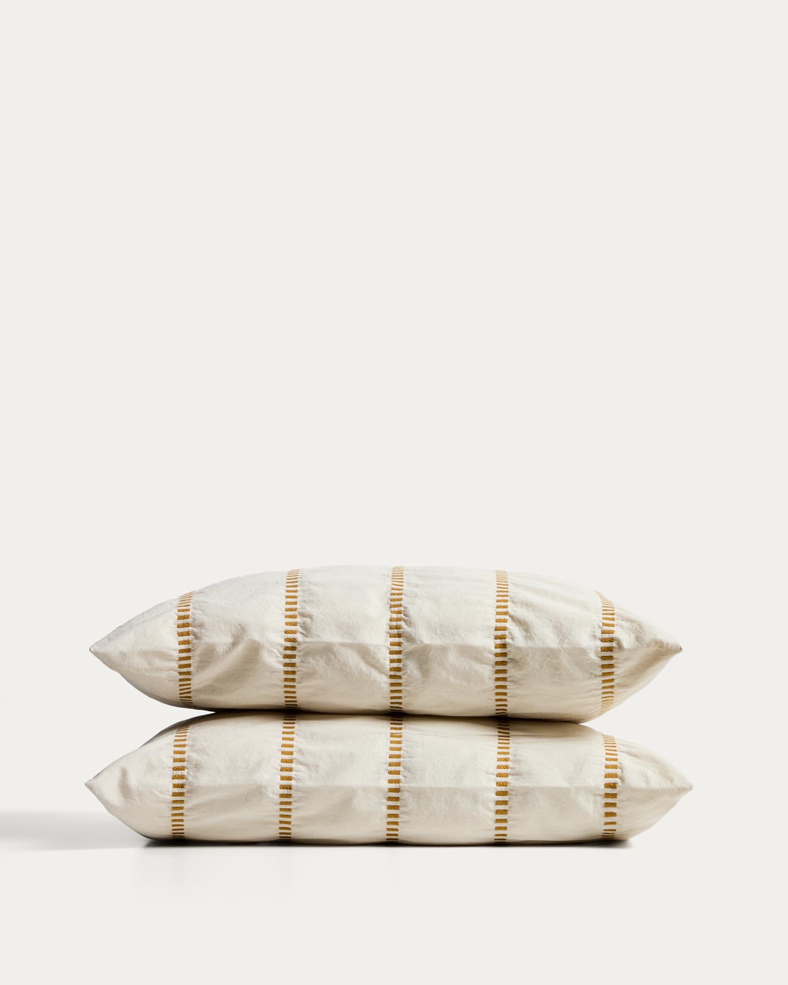Stilvolles Kissenbezug-Set Lidala in senfgelb mit zwei 40 x 60 cm großen Bezügen aus 100 % Baumwolljacquard, perfekt für moderne Dekoration.