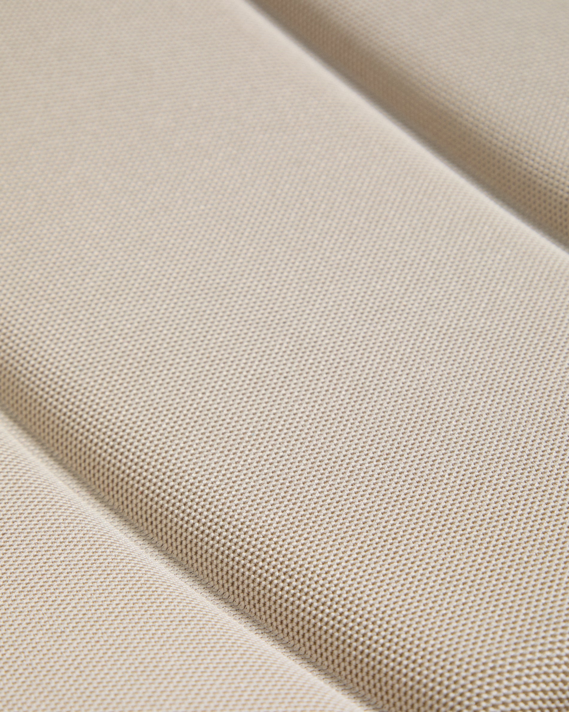 Beiges Stuhlkissen Sindera von Kave Home, 45 x 43 cm, ideal für entspannte Momente im Garten und zur Verschönerung Ihrer Außenmöbel.