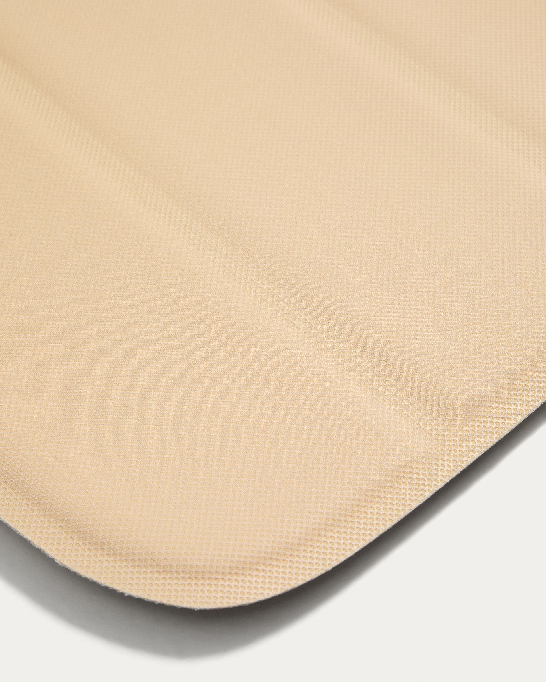 Elegantes Stuhlkissen Sindera in sanftem Beige, 45 x 43 cm, ideal für gemütliche Stunden im Freien und zur Verschönerung Ihrer Gartenmöbel.