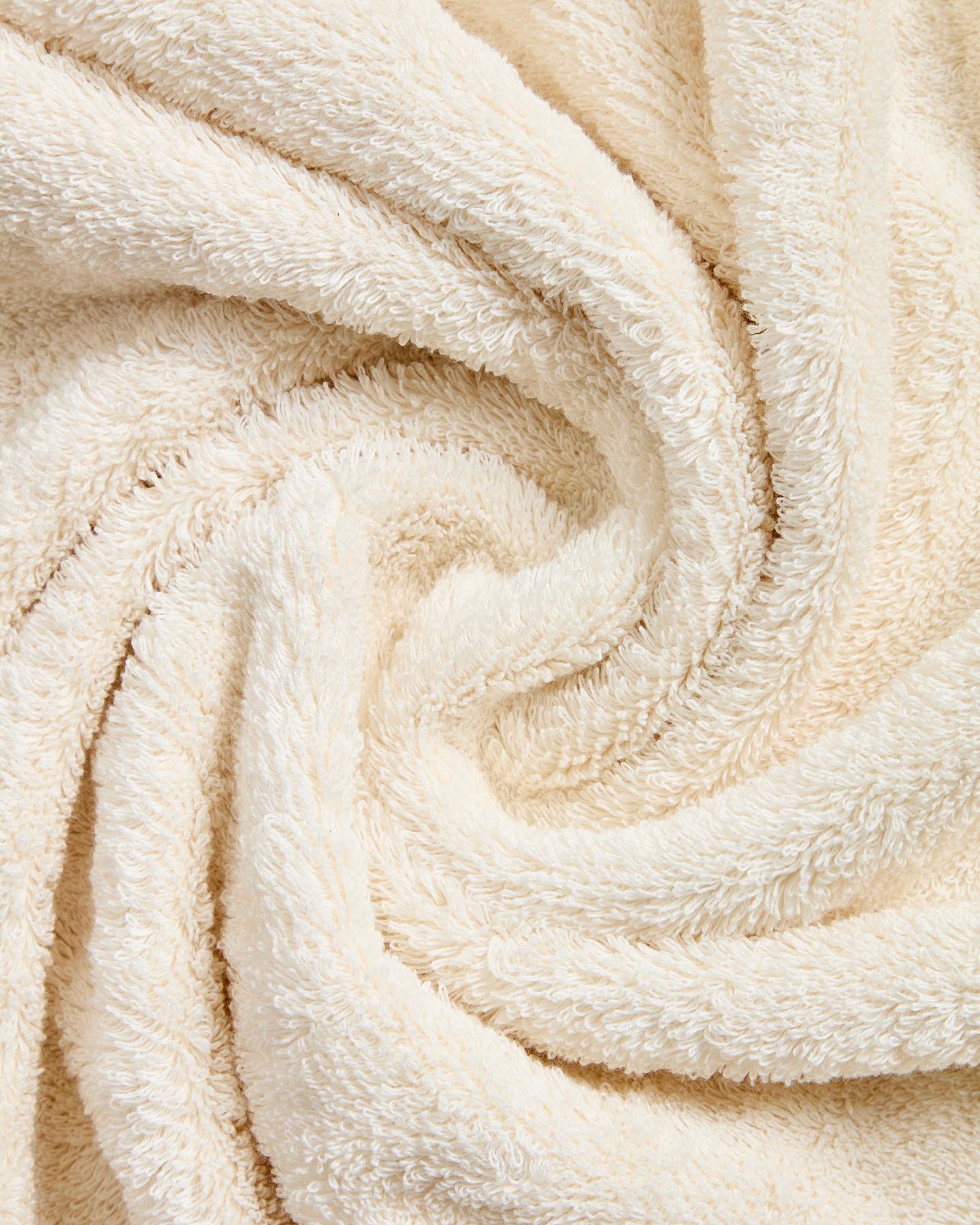 Handtuch Sedora aus 100 % Baumwolle mit grünem Kontrastdetail 100 x 150 cm in Grün präsentiert im Onlineshop von KAQTU Design AG. Handtuch ist von Kave Home