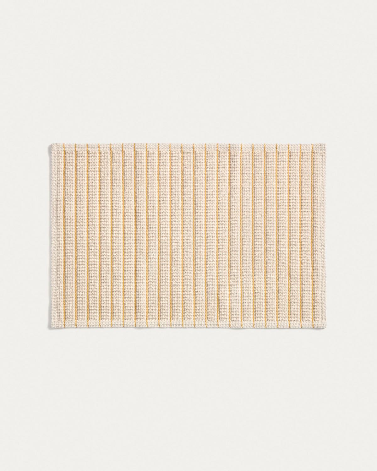 Badezimmermatte Merade aus Baumwolle mit gelben Streifen 50 x 80 cm in Ecru, Gelb präsentiert im Onlineshop von KAQTU Design AG. Badematte ist von Kave Home
