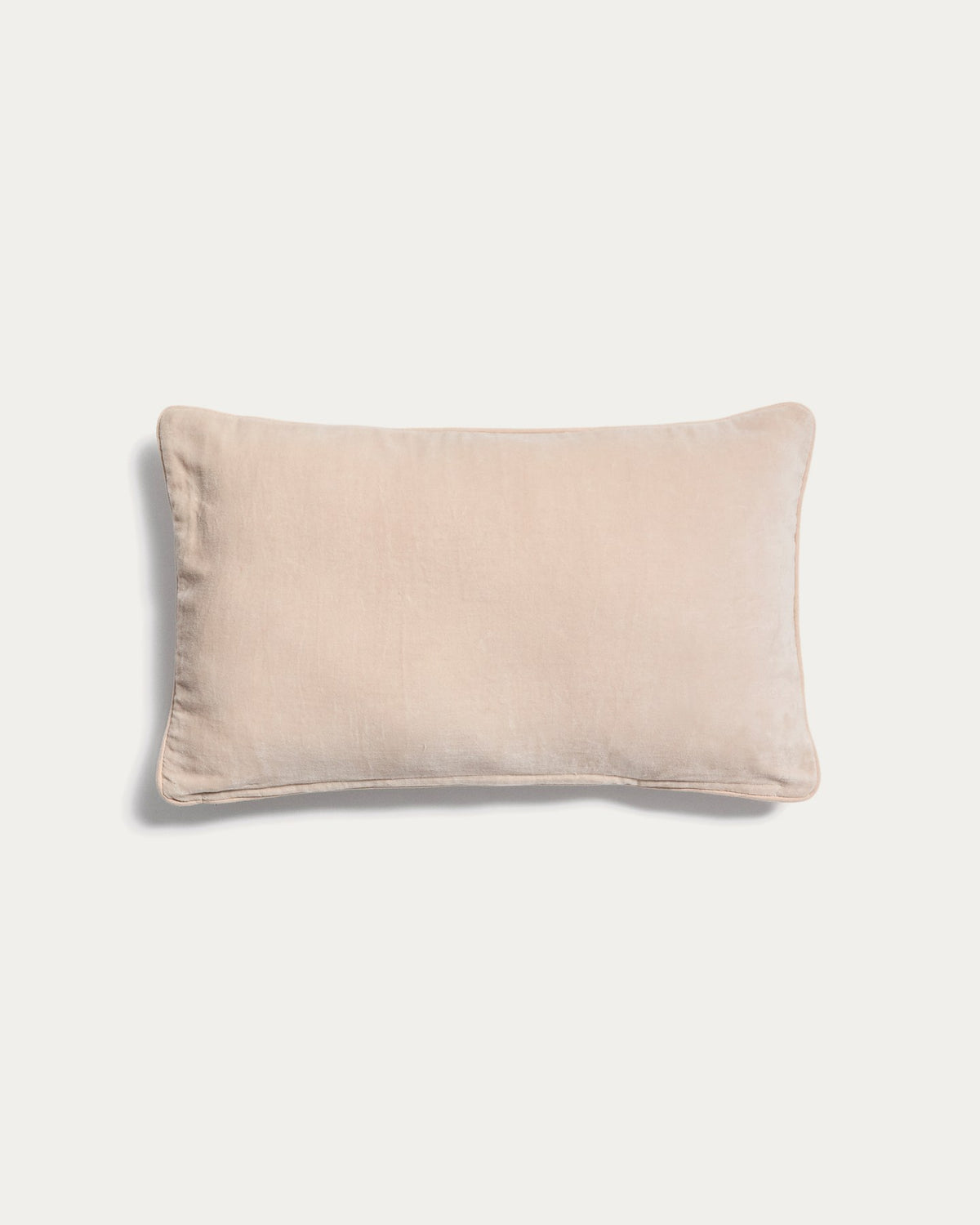 Kissenbezug Ovelin aus Samt von Kave Home, rechteckige Form, zweifarbig in Beige und Ecru mit Kontrastpaspel, Grösse 30 x 50 cm