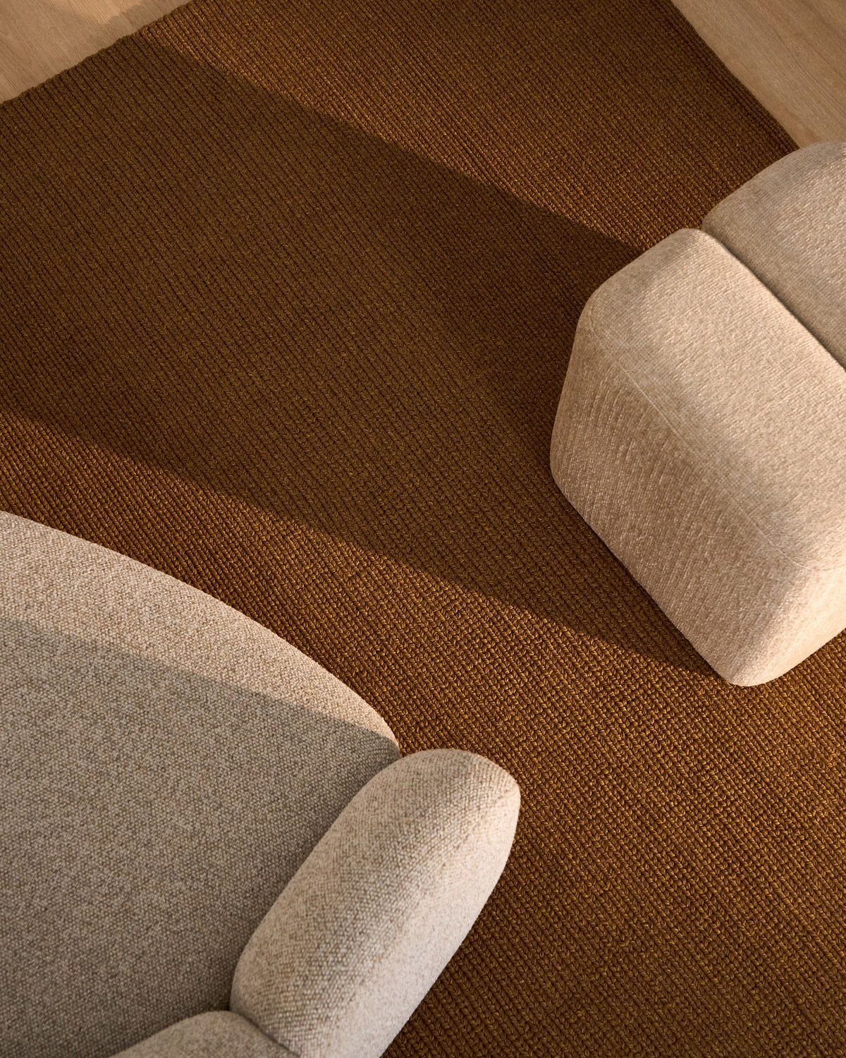 Brauner Outdoor Teppich Turiane aus 100% Polypropylen, 200 x 300 cm, mit Minigeflechtstruktur und wendbarem Design.