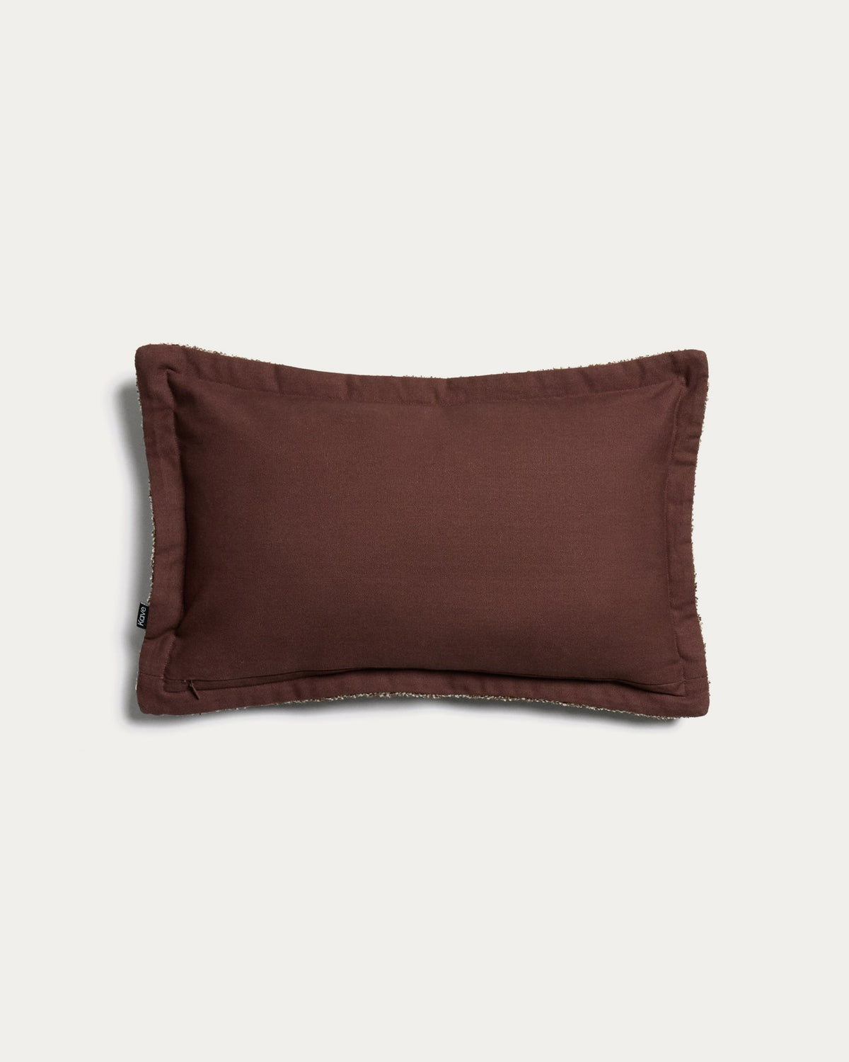Foto eines beigen Kissenbezugs Olinan aus 100% Baumwolle mit Bouclé-Melange-Struktur, quadratische Form, Detailansicht des Gewebes.