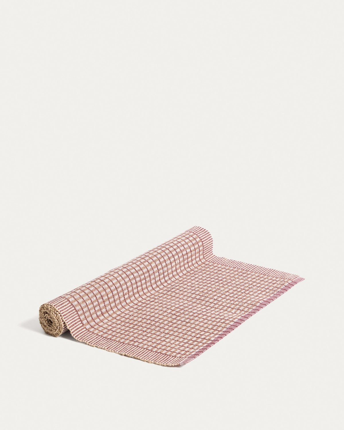 Tischläufer aus Baumwolle und Jute in Granatrot, 50 x 150 cm, mit sichtbarer Webstruktur, auf einem Holztisch drapiert.
