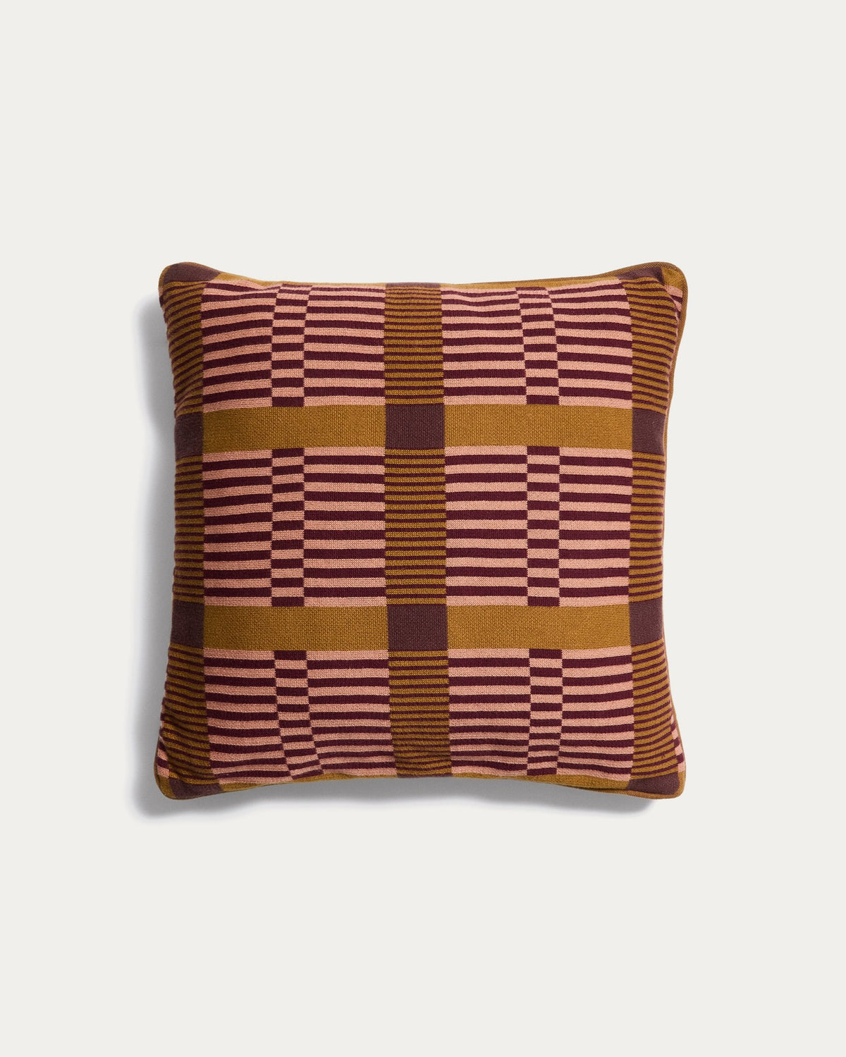 Mehrfarbiger Kissenbezug Ately aus 100% Baumwolle mit Jacquard-Strick-Muster auf der Vorderseite und glatter Rückseite, quadratische Form, 45 x 45 cm.