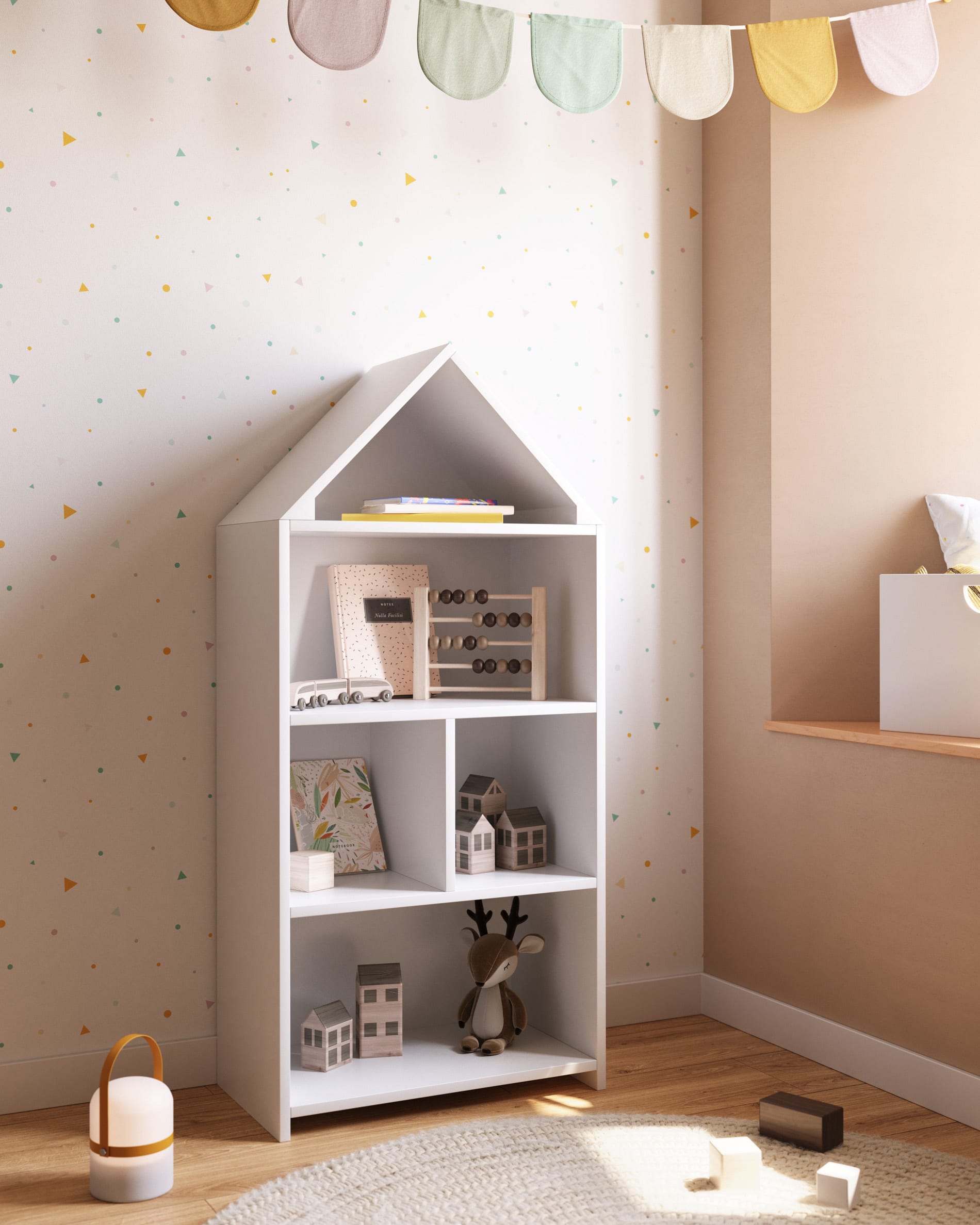 Das Celeste Kinderhaus Regal von Kave Home, 50x105 cm, aus weißem MDF, ist ideal für stilvolle und funktionale Kinderzimmer-Aufbewahrung.