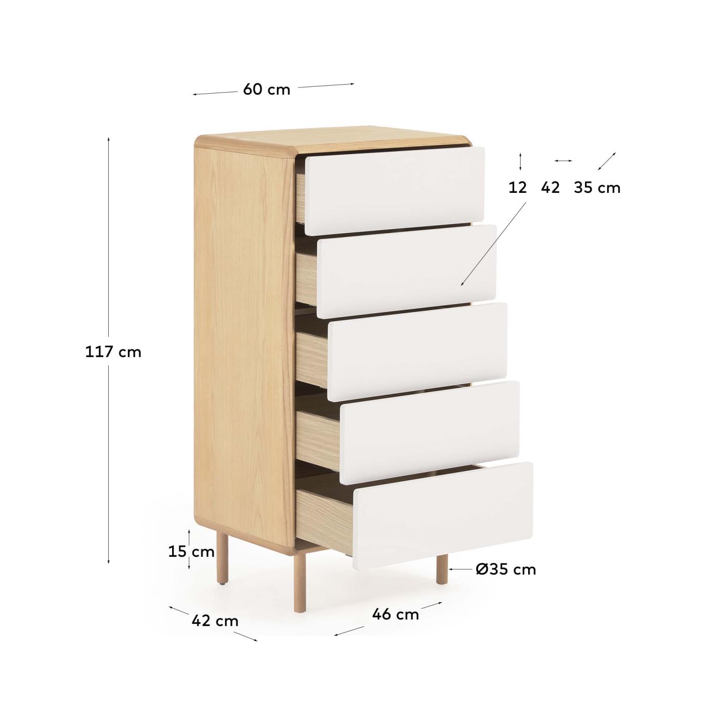 Die Anielle Kommode von Kave Home vereint elegantes Design und praktische Funktionalität mit 5 robusten Schubladen aus massiver Esche, ideal für jeden Raum.