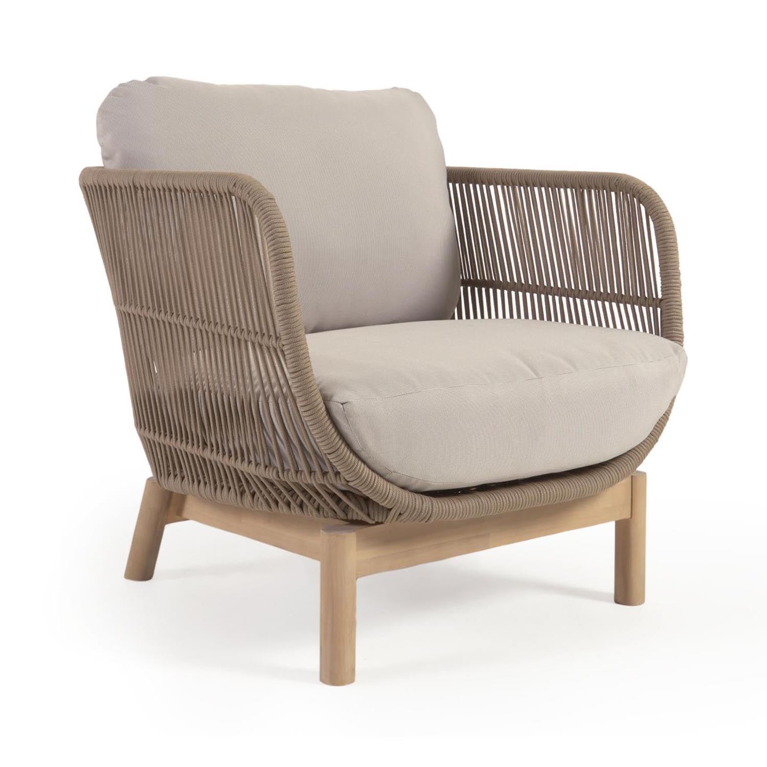 Sessel Catalina aus beigem Seil und massivem Akazienholz FSC 100% in Beige präsentiert im Onlineshop von KAQTU Design AG. Outdoor-Sessel mit Armlehnen ist von Kave Home