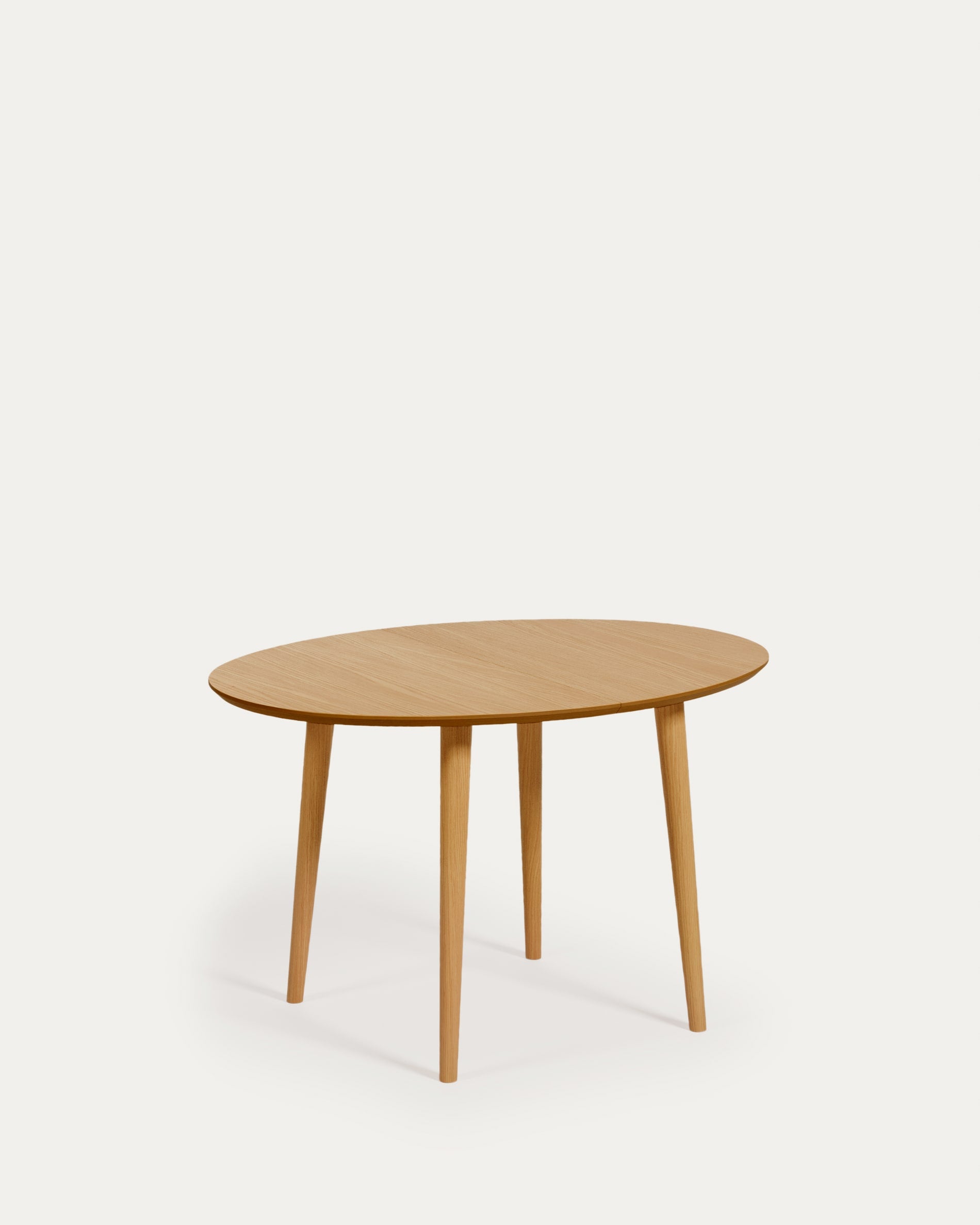 3D-Modell eines eleganten, ovalen Ausziehtischs aus Eichenfurnier mit Massivholzbeinen, Ø120-200cm.