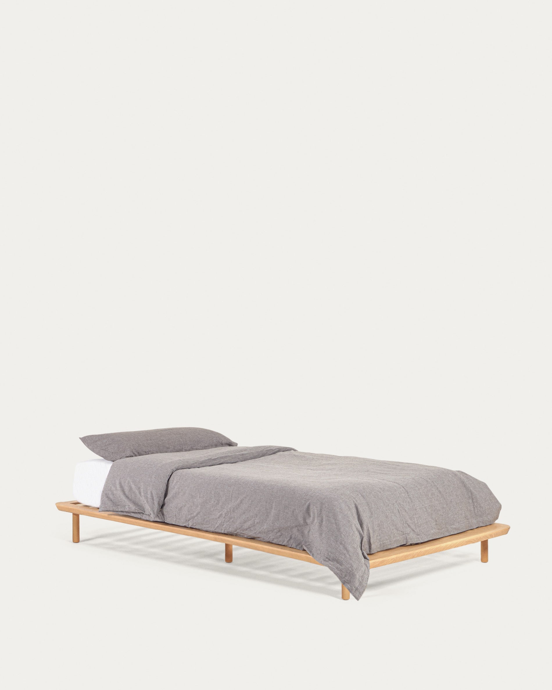 Elegantes Anielle Bett aus massiver Esche, 90x200 cm, modern, zeitlos, robust, ideal für stilvolle Schlafzimmer.