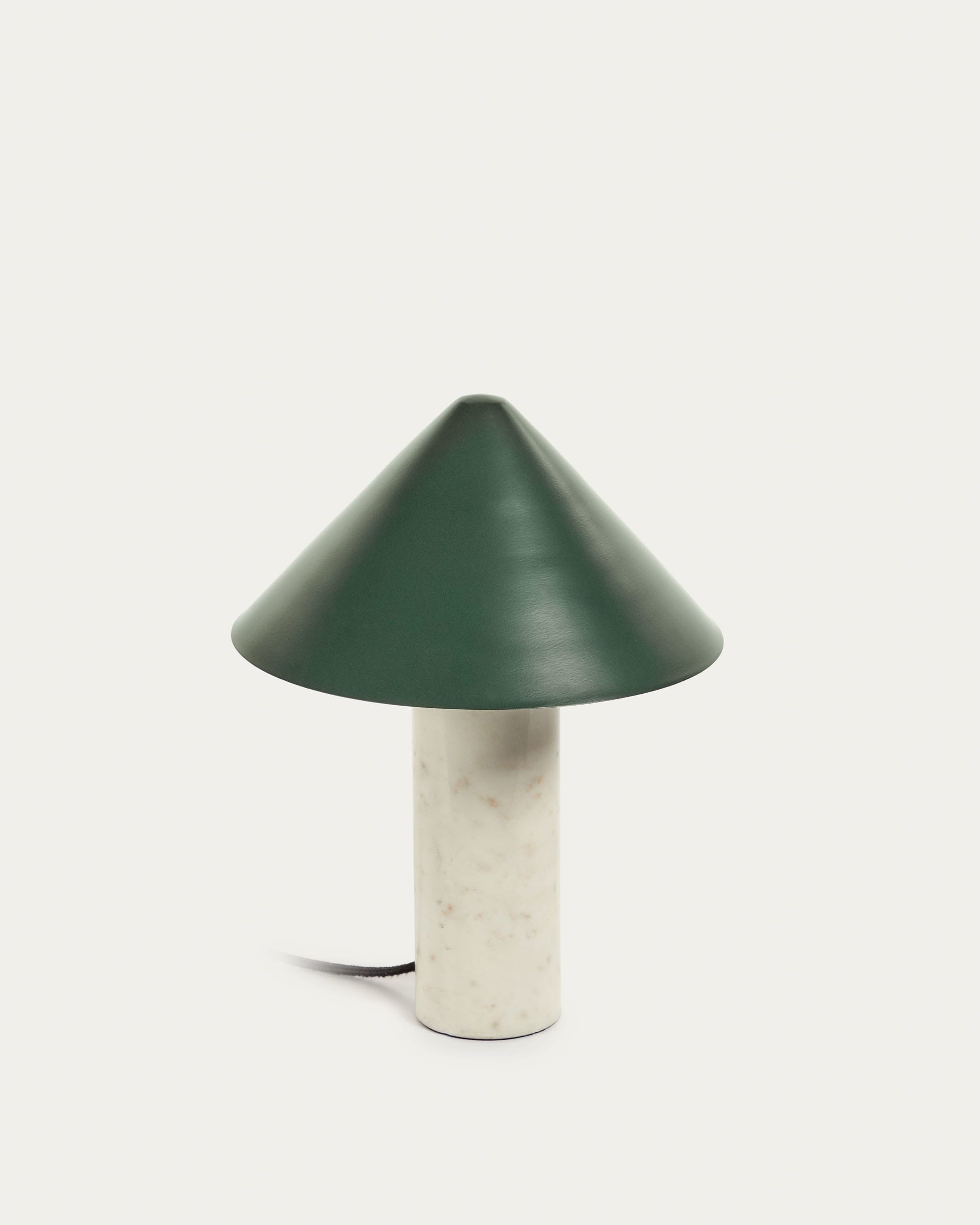 Elegante Valentine Tischlampe: Weisser Marmor, grünes Metall, modernes Design. Perfekt für stilvolle Akzente und gemütliche Beleuchtung.