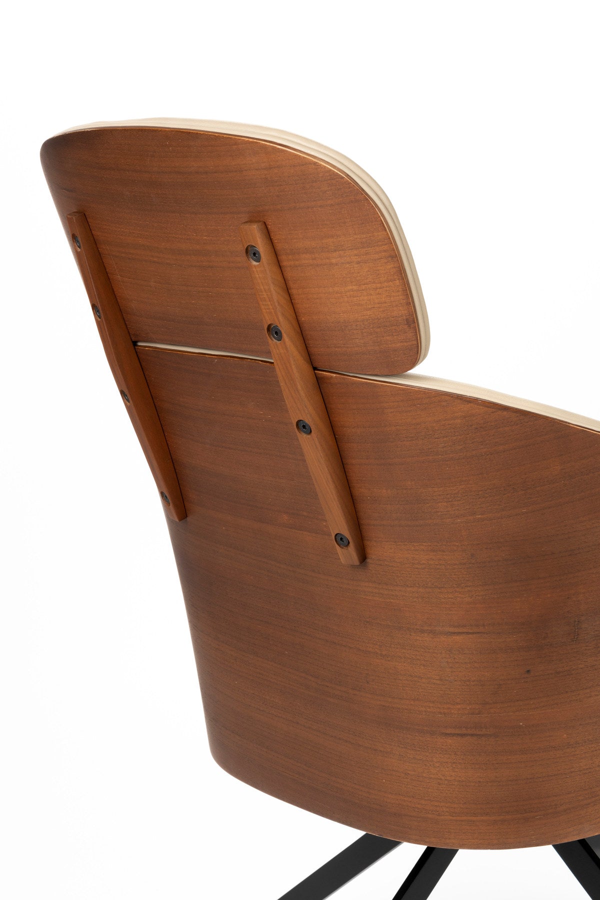 Frie Sessel in beige präsentiert im Onlineshop von KAQTU Design AG. Sessel ist von Zuiver