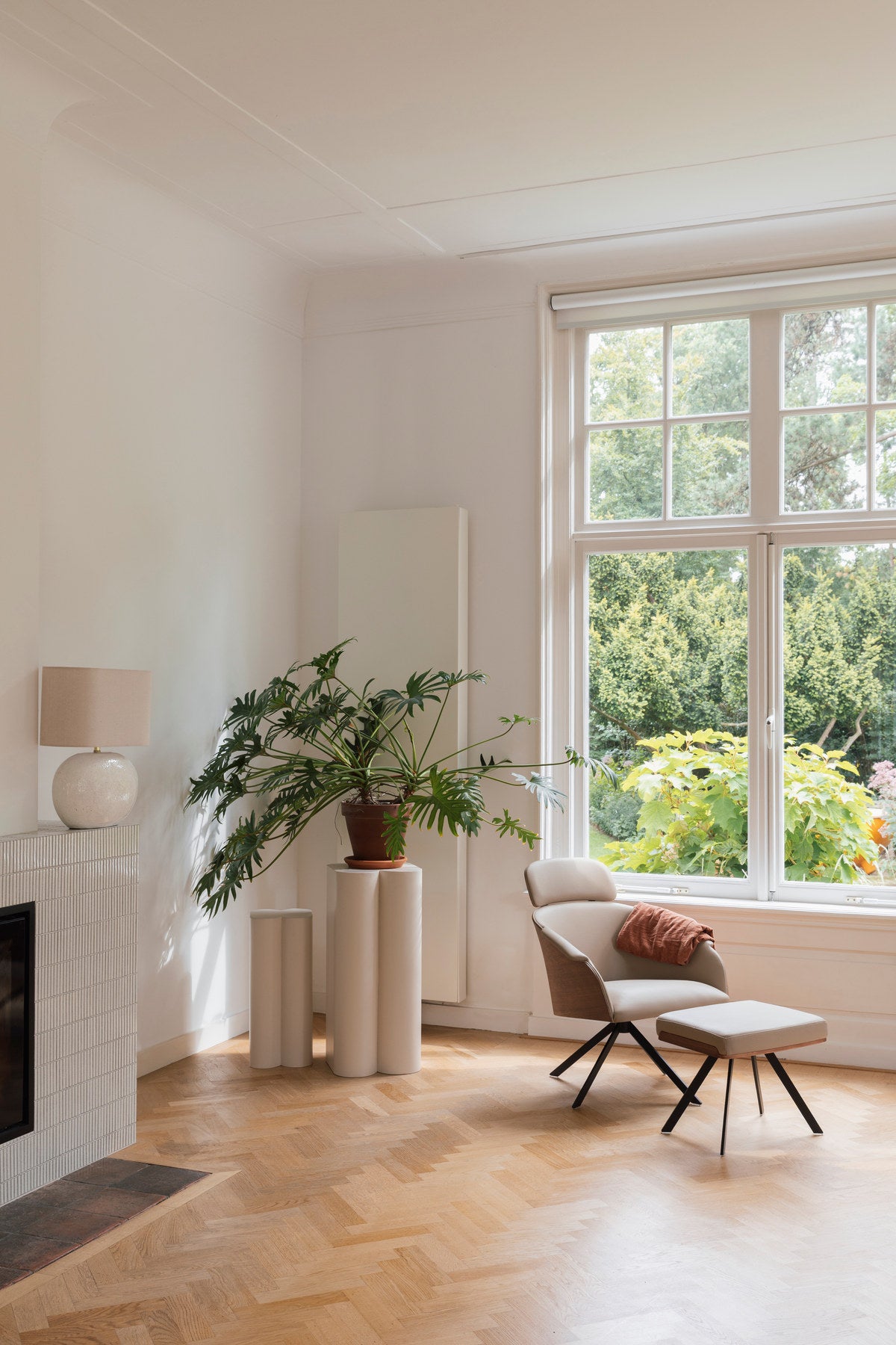 Frie Sessel in beige präsentiert im Onlineshop von KAQTU Design AG. Sessel ist von Zuiver