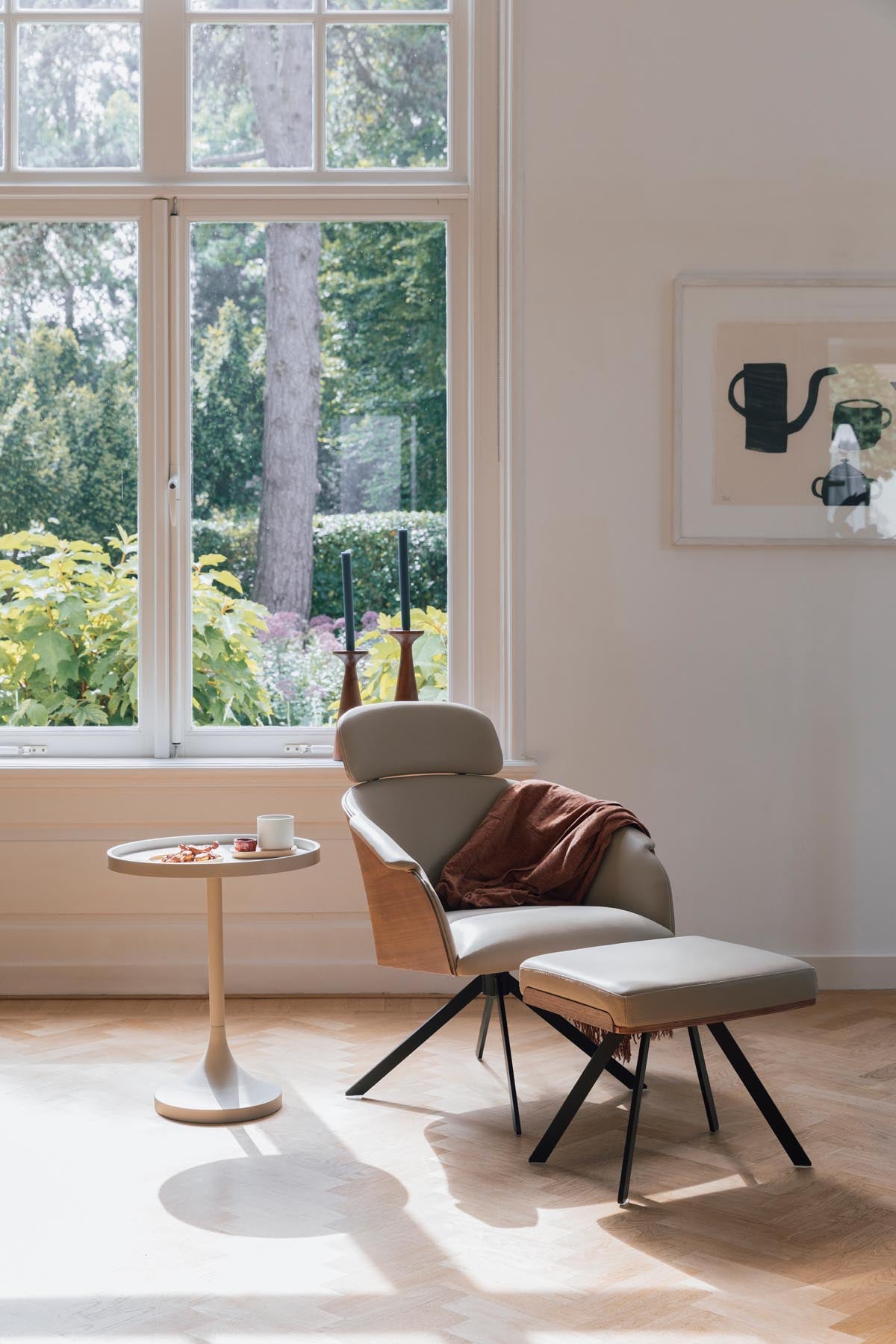 Frie Sessel in beige präsentiert im Onlineshop von KAQTU Design AG. Sessel ist von Zuiver