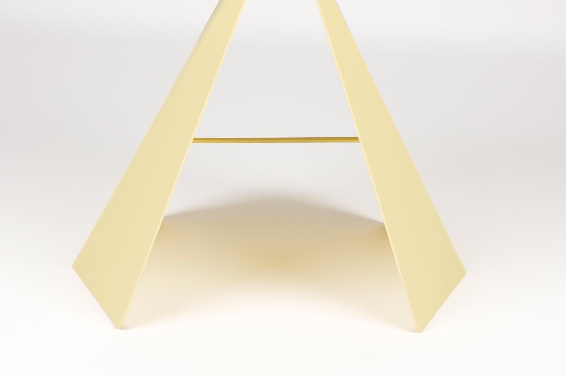 Beistelltisch Foldy in Gelb präsentiert im Onlineshop von KAQTU Design AG. Beistelltisch ist von Zuiver