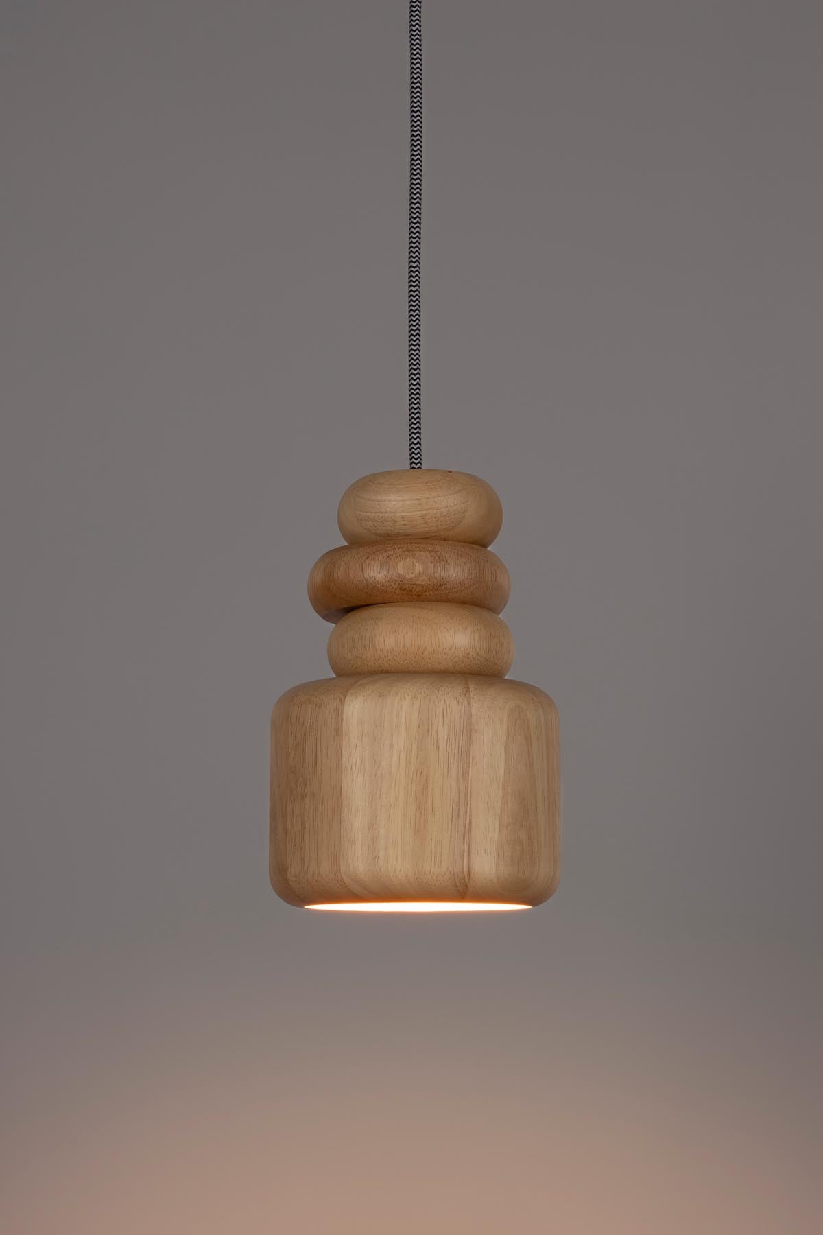 Pendellampe Dicky in Braun präsentiert im Onlineshop von KAQTU Design AG. Pendelleuchte ist von Zuiver