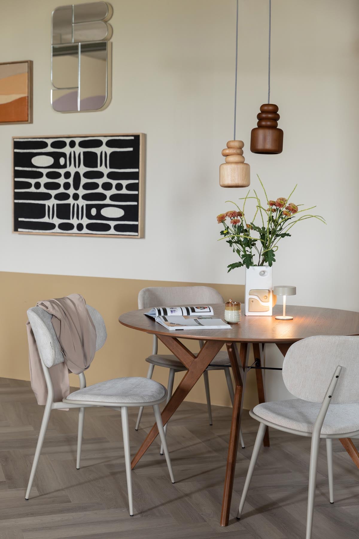 Pendellampe Dicky in Walnuss präsentiert im Onlineshop von KAQTU Design AG. Pendelleuchte ist von Zuiver