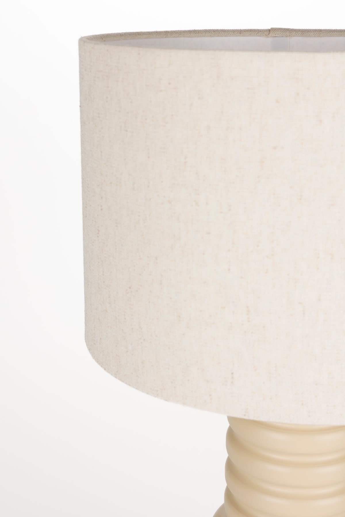 Tischlampe Six in beige präsentiert im Onlineshop von KAQTU Design AG. Tischleuchte ist von Zuiver