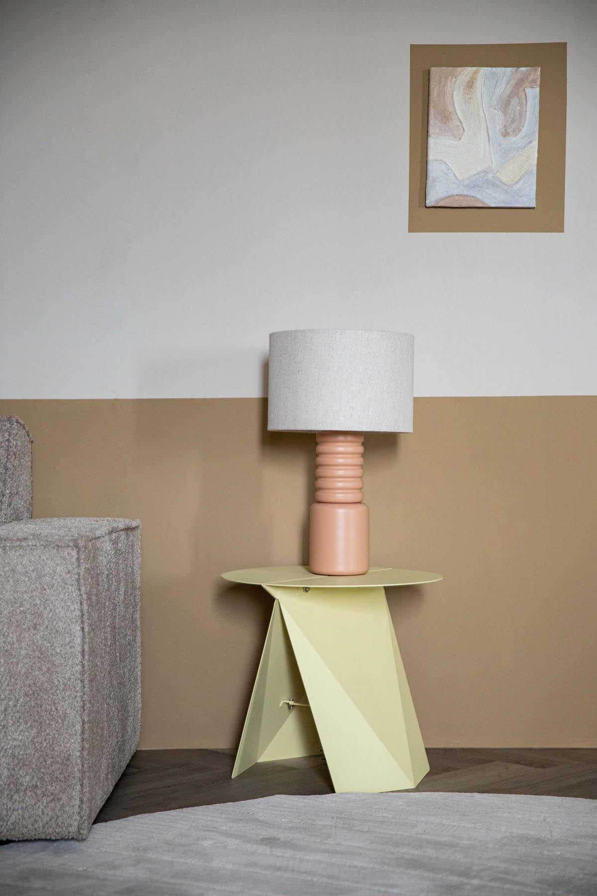 Moderne Tischlampe Six von Zuiver in leuchtendem Orange, ideal für stilvolle Akzente in jedem Raum.