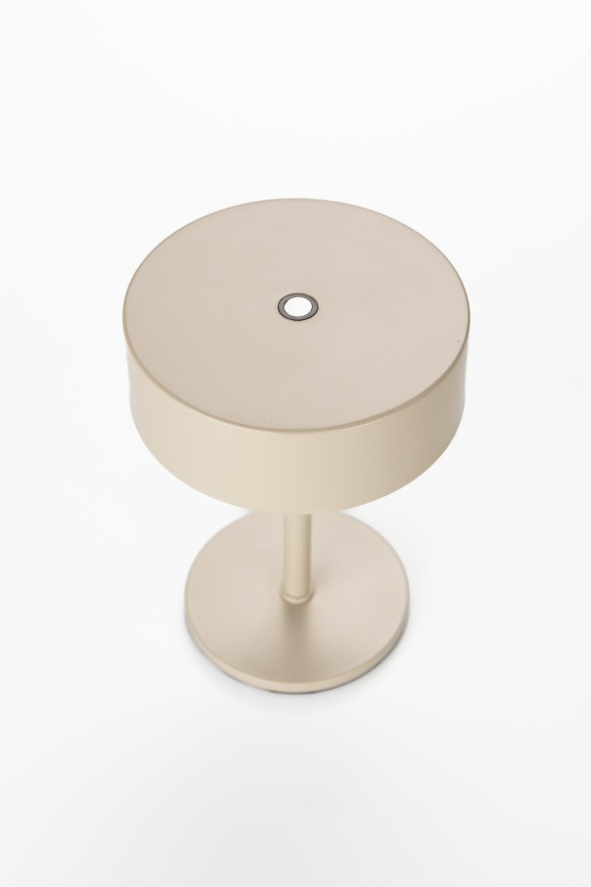 Kleine Tischleuchte Tischlampe Mini mit rundem flachem Schirm und quadratischer Eisenbasis