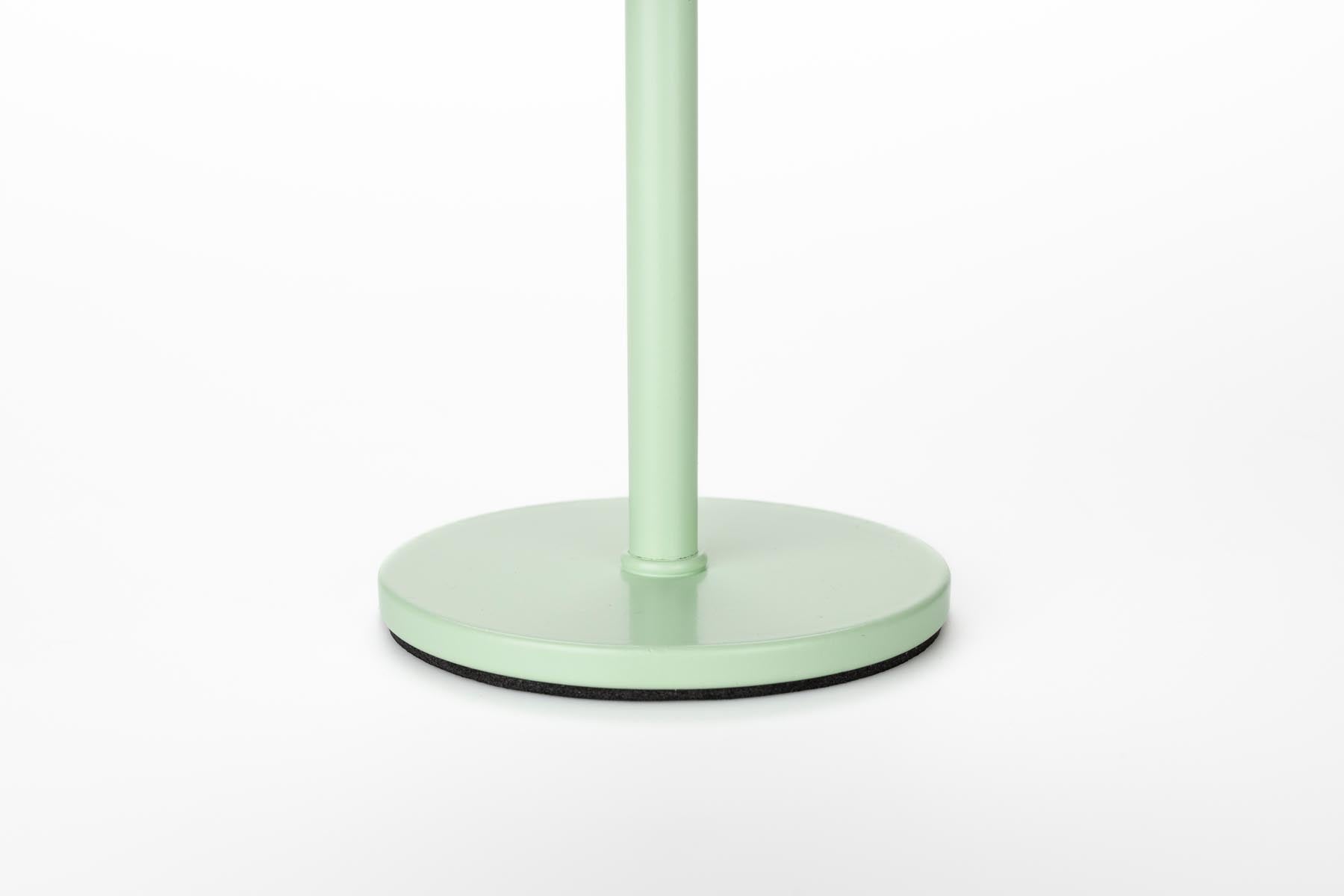 Tischlampe Mini in Grün präsentiert im Onlineshop von KAQTU Design AG. Tischleuchte ist von Zuiver