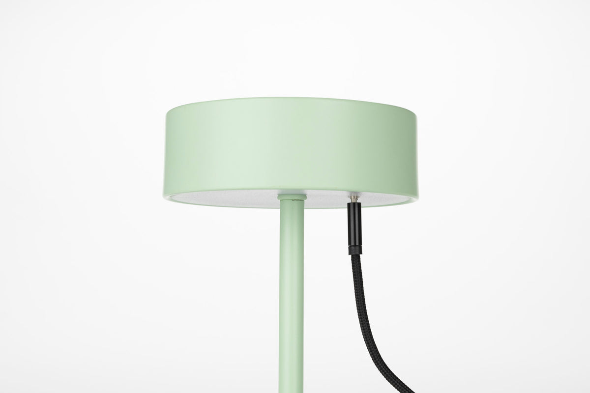 Kleine Tischleuchte Tischlampe Mini mit rundem flachem Schirm und quadratischer Eisenbasis