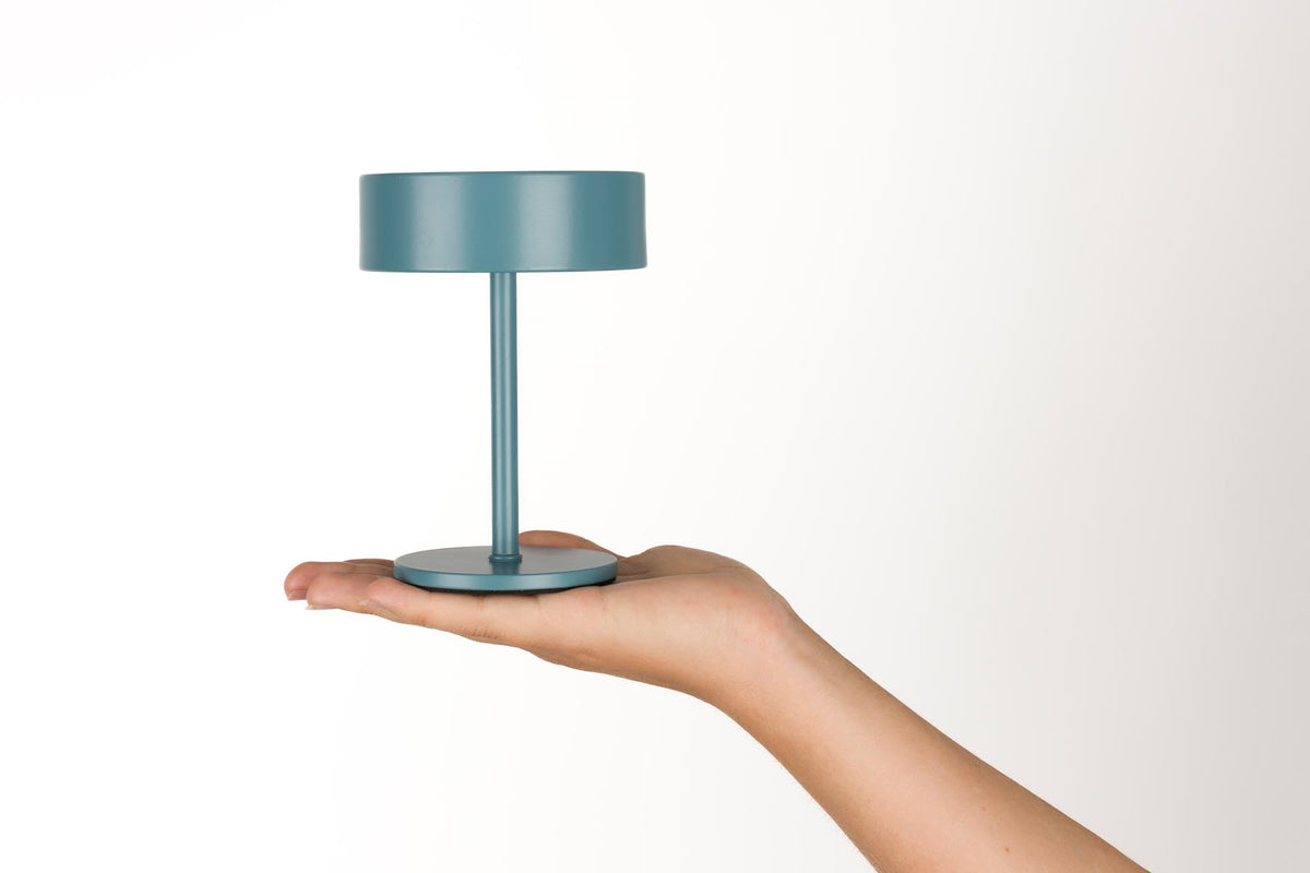 Kleine Tischleuchte Tischlampe Mini mit rundem flachem Schirm und quadratischer Eisenbasis
