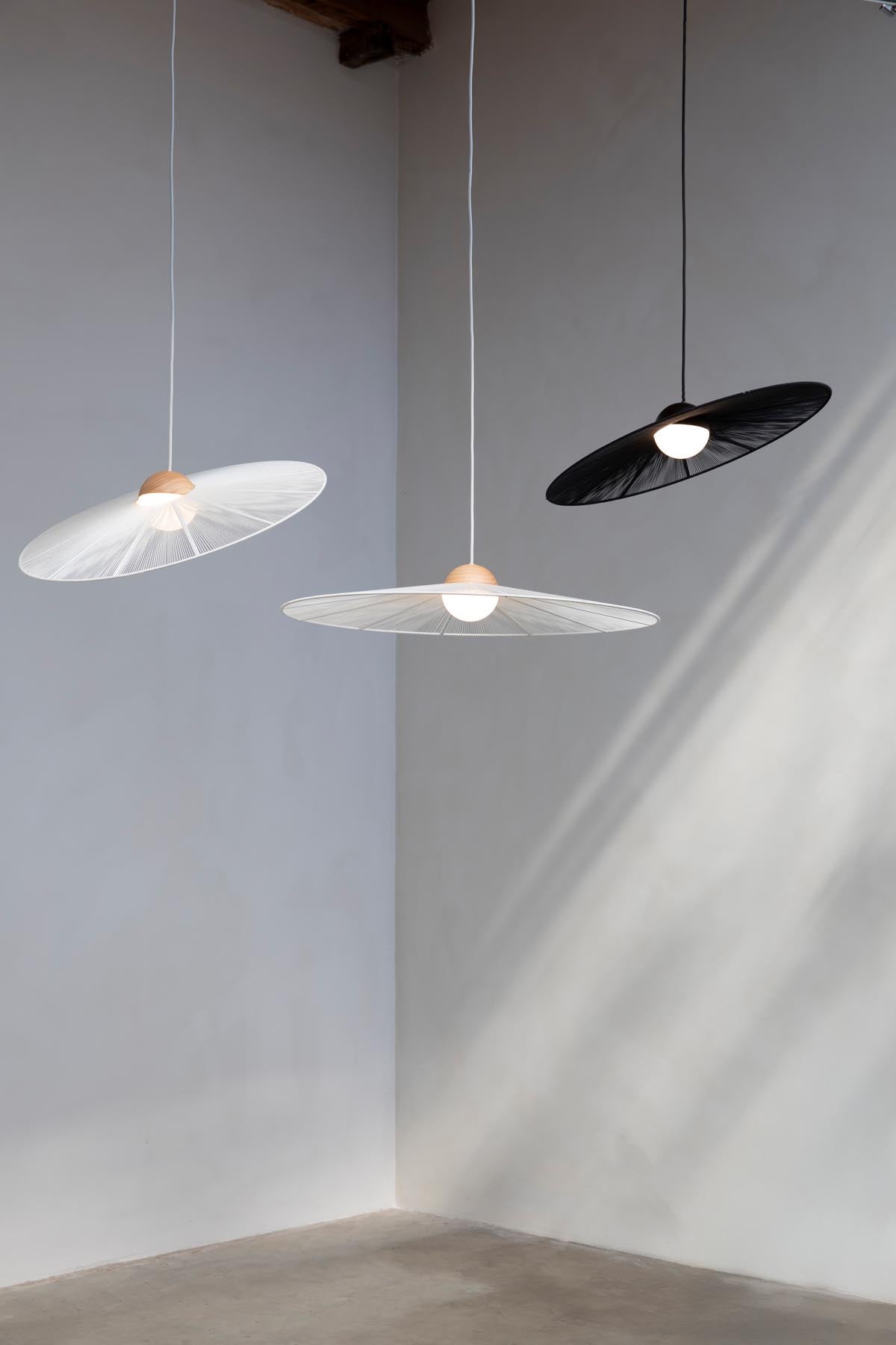 Pendellampe Belle L in beige präsentiert im Onlineshop von KAQTU Design AG. Pendelleuchte ist von Zuiver