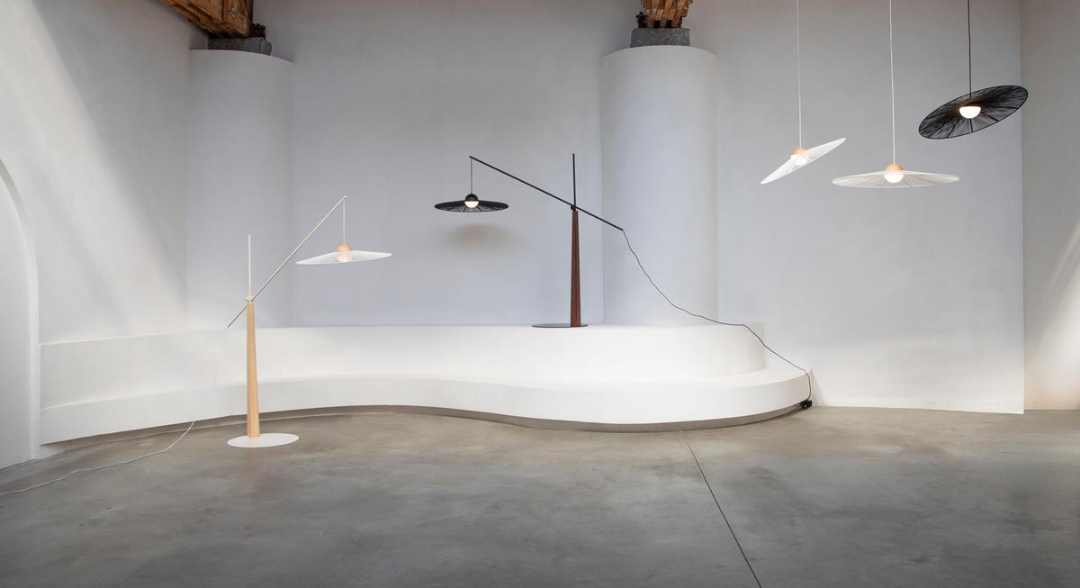Stehlampe Belle in beige präsentiert im Onlineshop von KAQTU Design AG. Stehleuchte ist von Zuiver