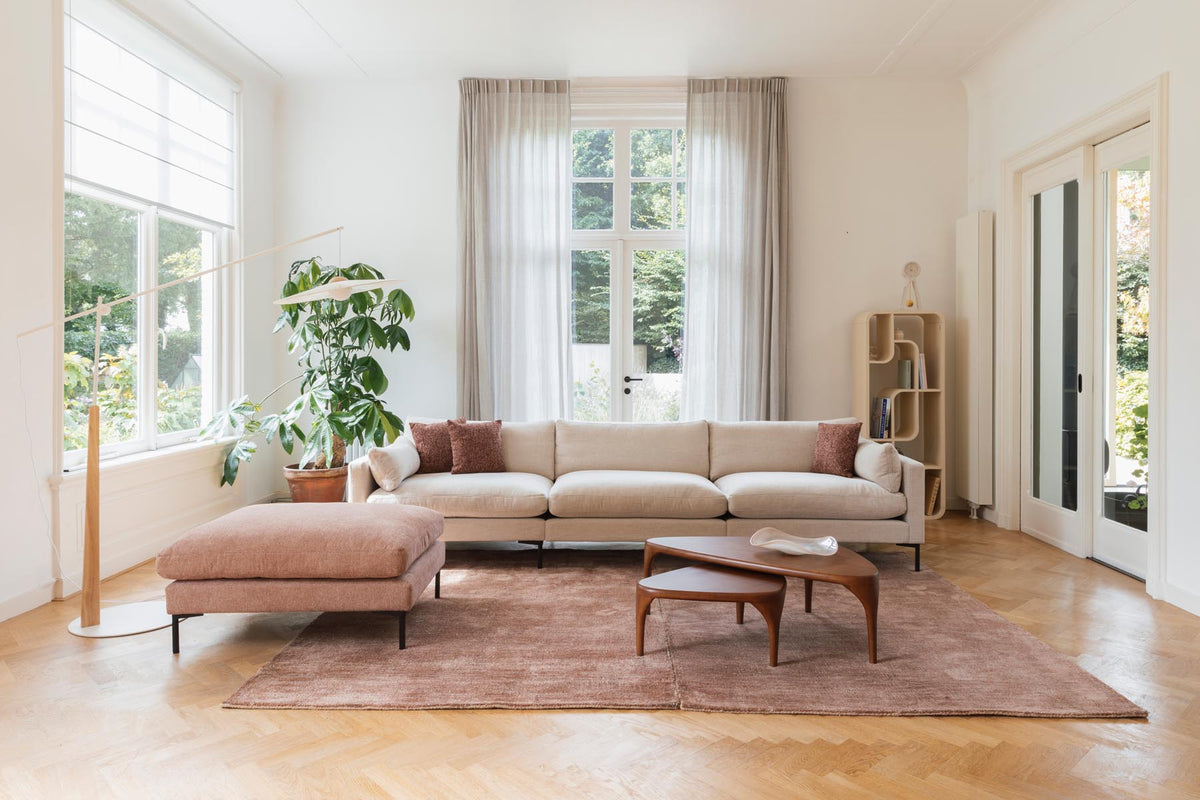 Stehlampe Belle in beige präsentiert im Onlineshop von KAQTU Design AG. Stehleuchte ist von Zuiver