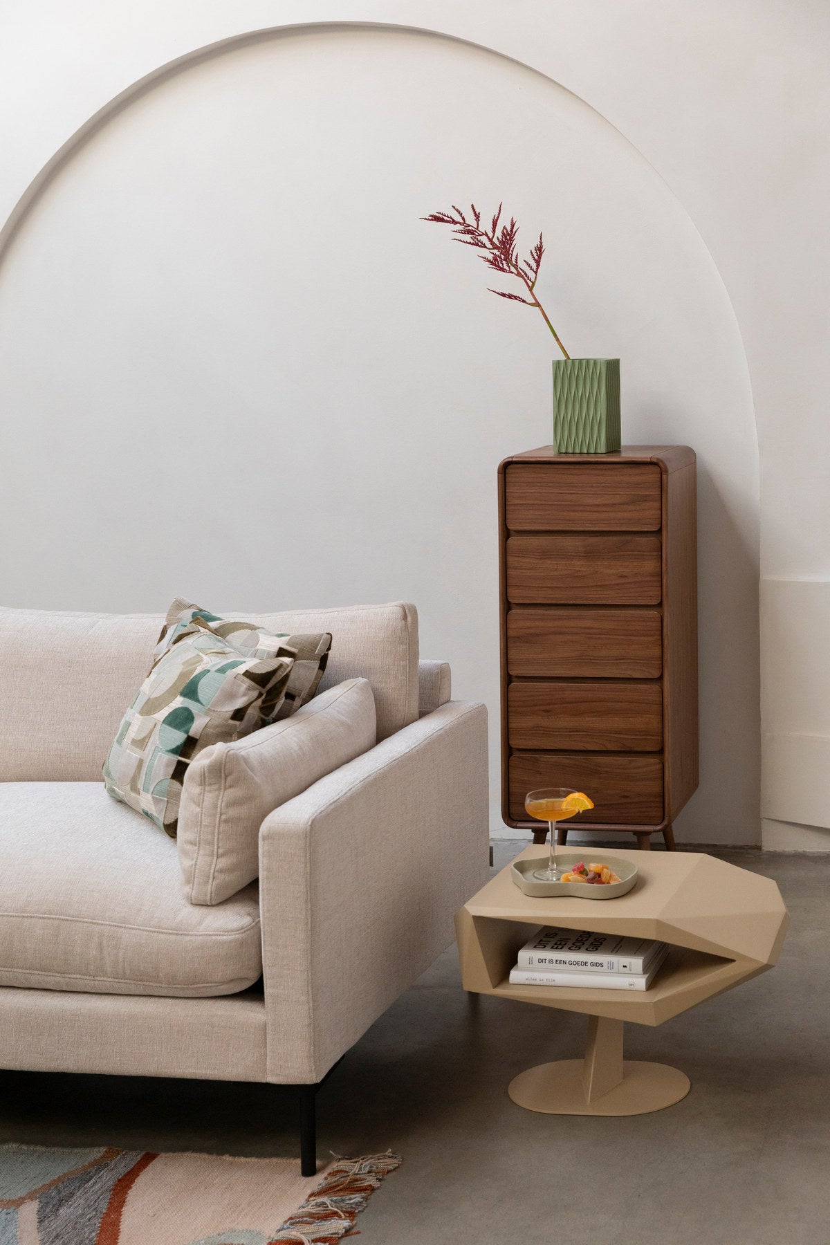 Cabinet Rise in Walnuss präsentiert im Onlineshop von KAQTU Design AG. Cabinet ist von Zuiver
