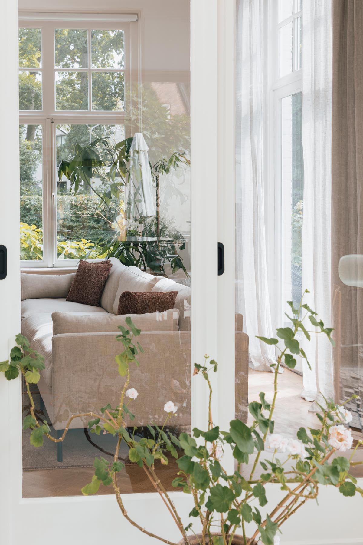 Summer Sofa 4,5-Sitzer in Creme präsentiert im Onlineshop von KAQTU Design AG. 4er Sofa ist von Zuiver