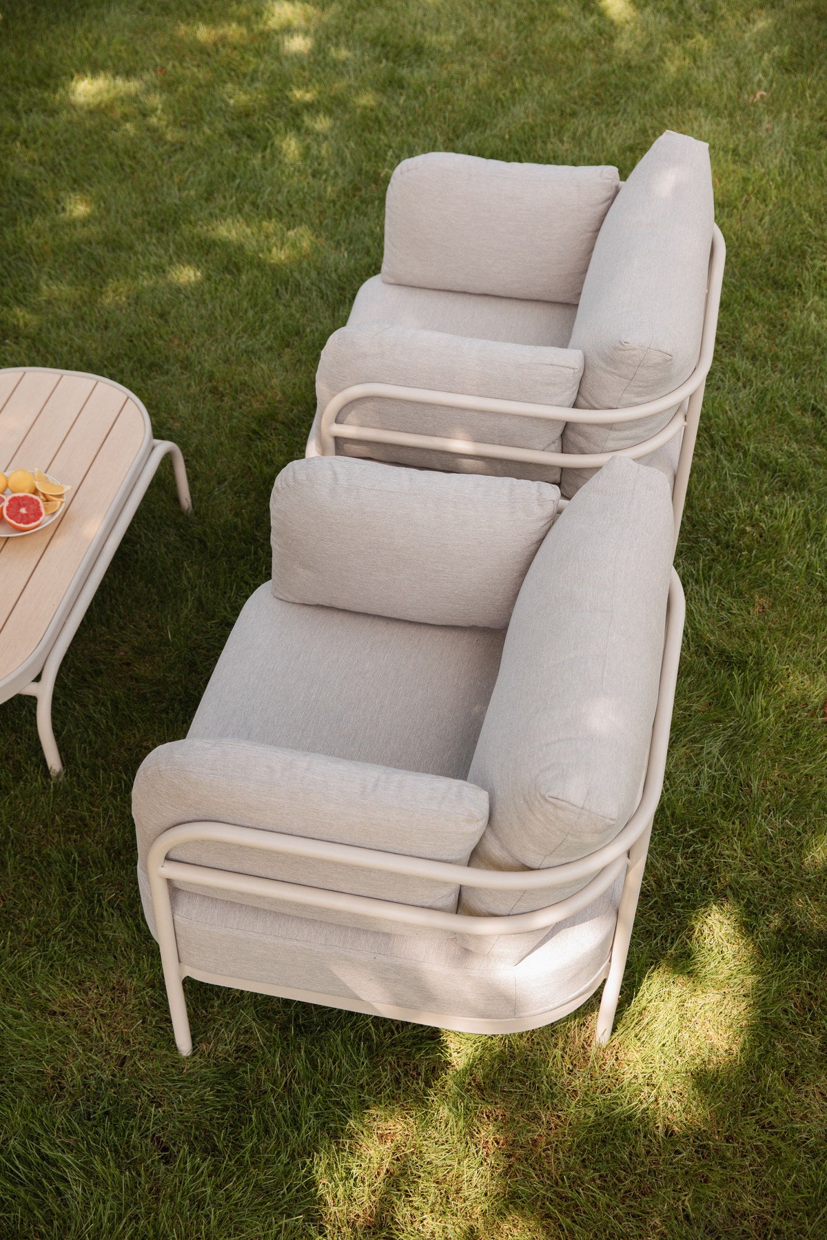 Vista Outdoor Set in beige präsentiert im Onlineshop von KAQTU Design AG. Loungeset ist von Zuiver