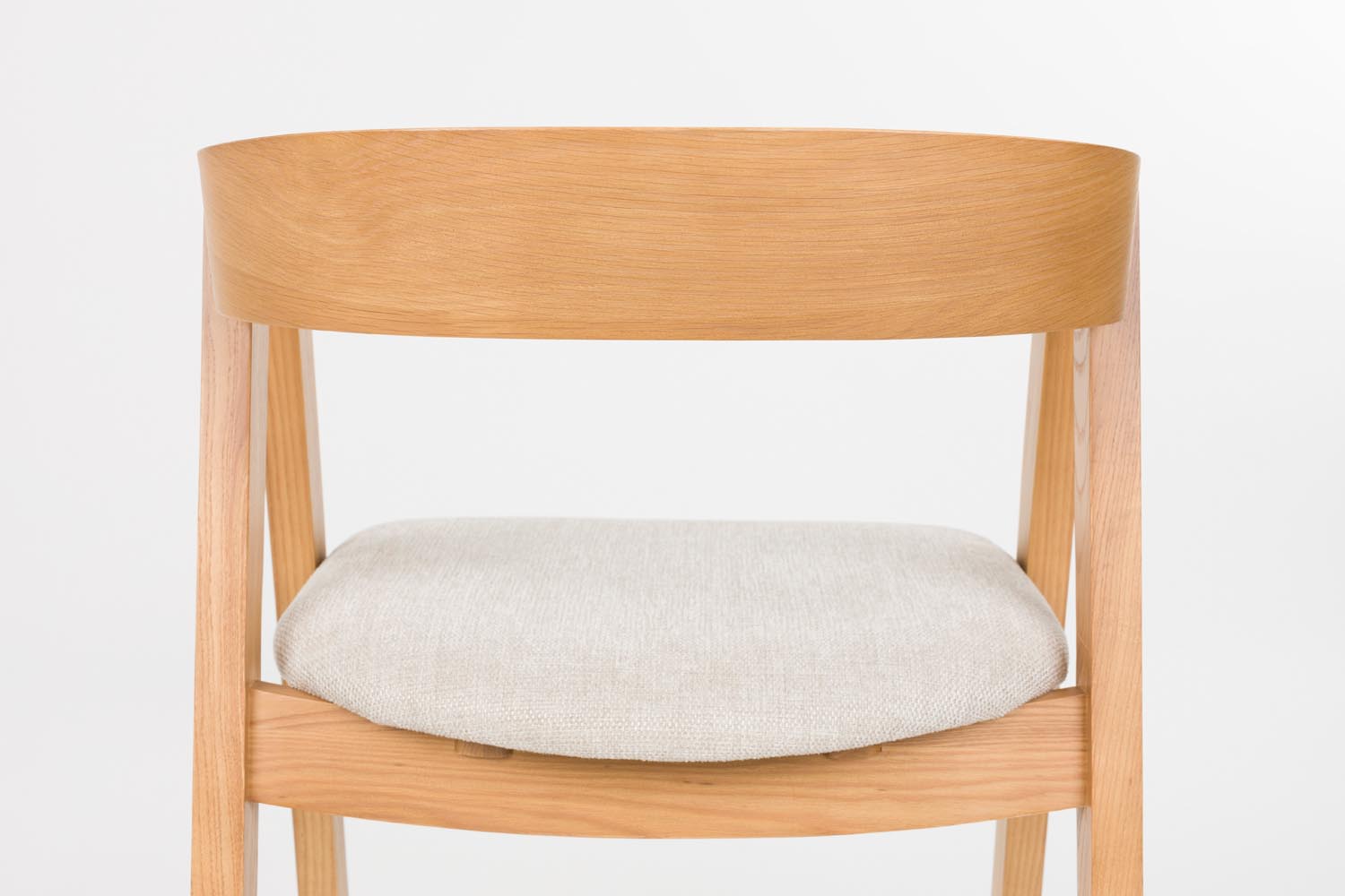 Stuhl Mads in Natur präsentiert im Onlineshop von KAQTU Design AG. Stuhl ist von Zuiver