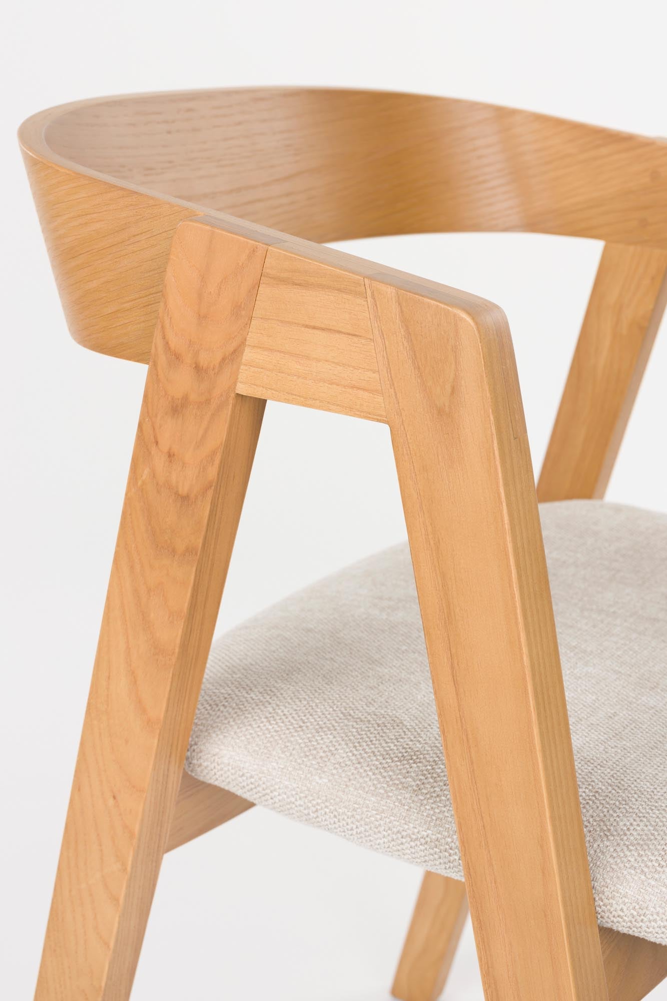 Stuhl Mads in Natur präsentiert im Onlineshop von KAQTU Design AG. Stuhl ist von Zuiver