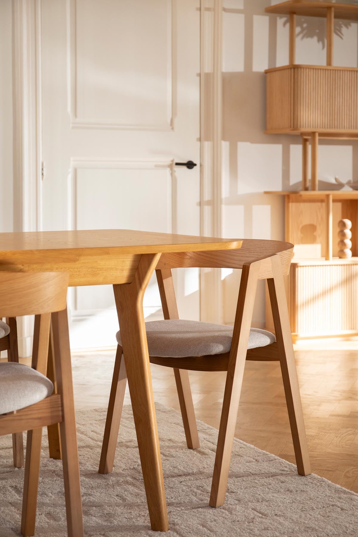 Stuhl Mads in Natur präsentiert im Onlineshop von KAQTU Design AG. Stuhl ist von Zuiver